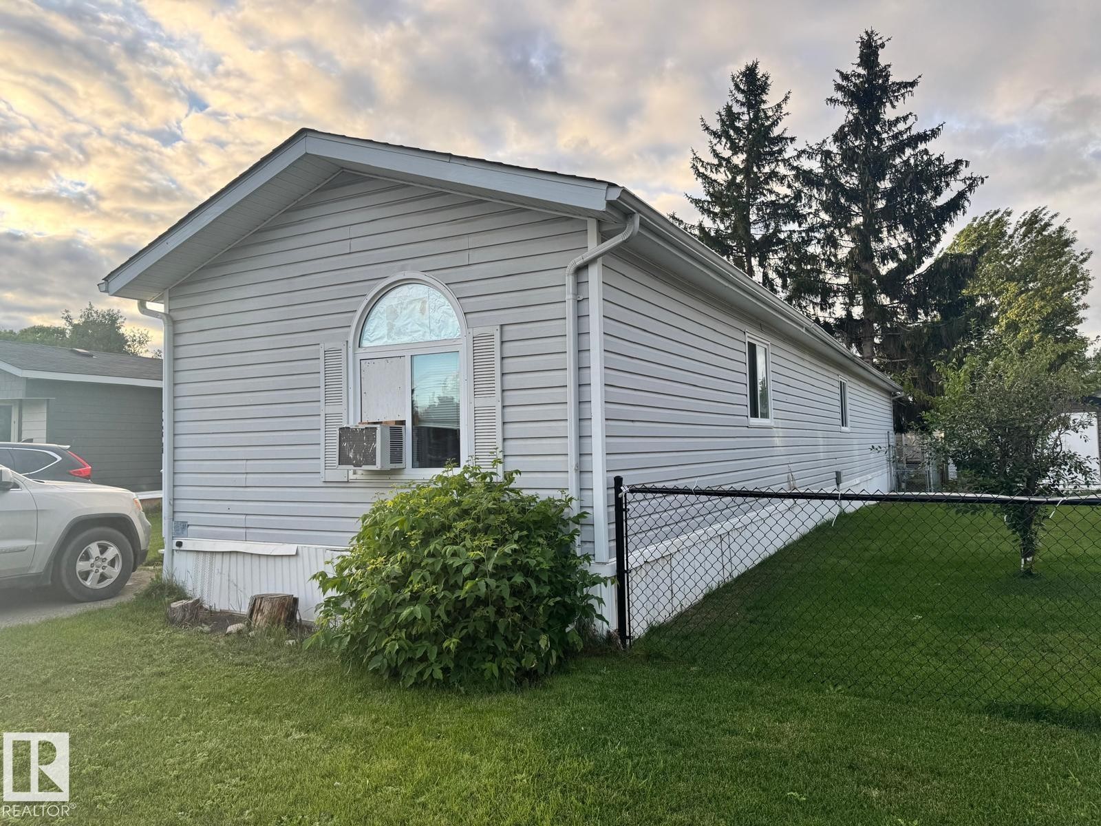 












388 evergreen Park NW

,
Edmonton,




AB
T5Y 4M2

