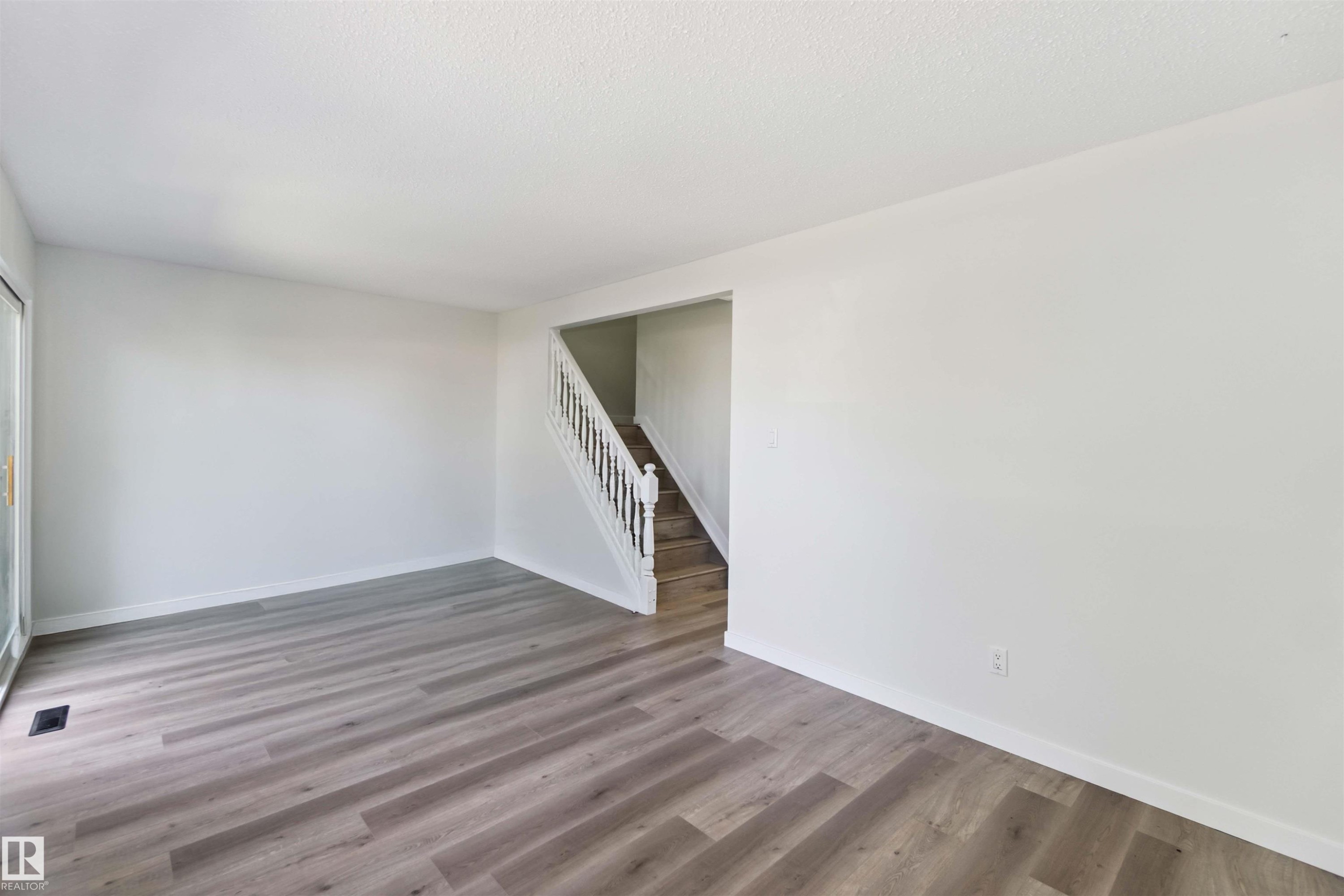 












1096 MILLBOURNE E

,
Edmonton,




AB
T6K 1W1

