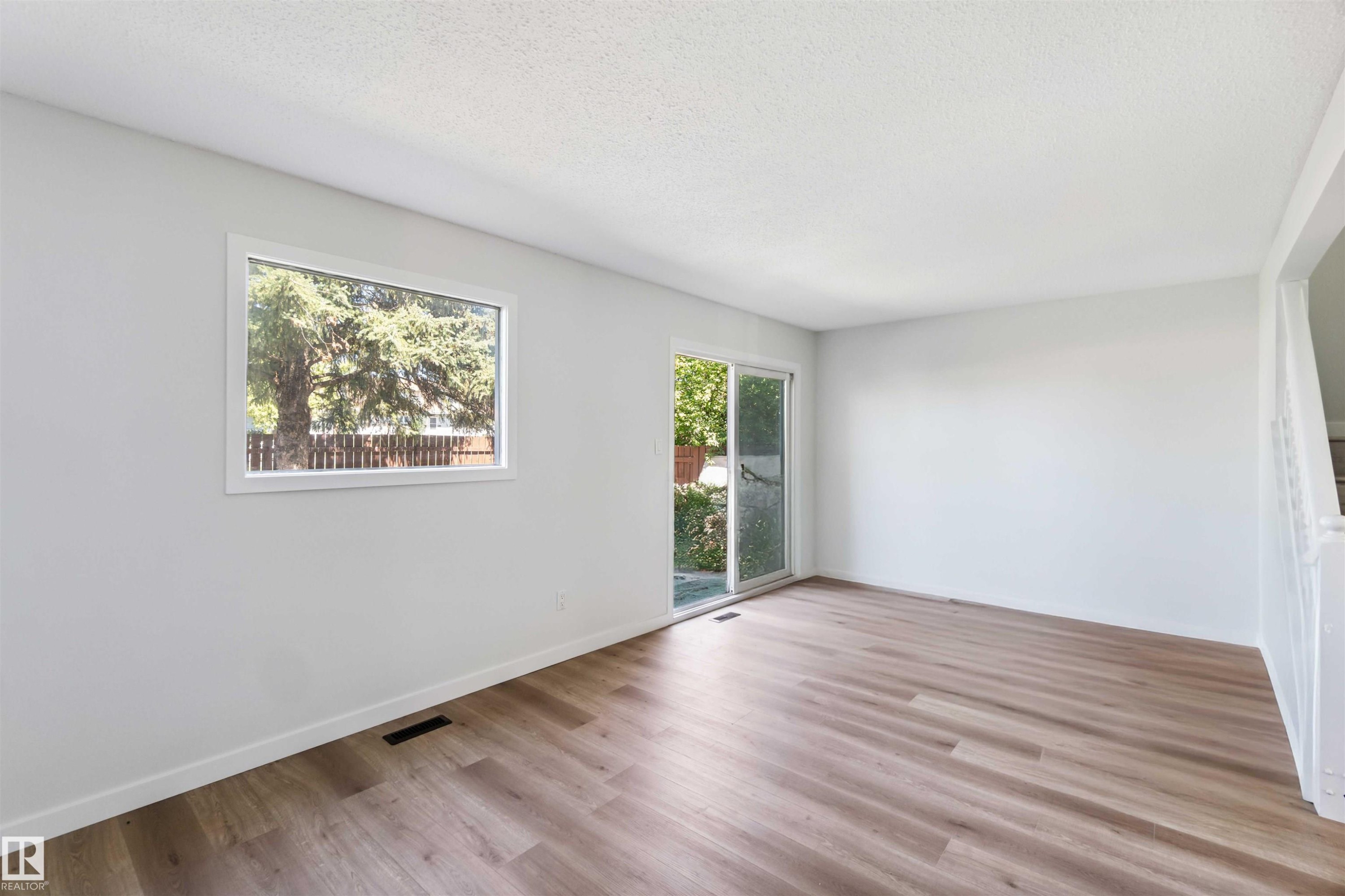 












1096 MILLBOURNE E

,
Edmonton,




AB
T6K 1W1

