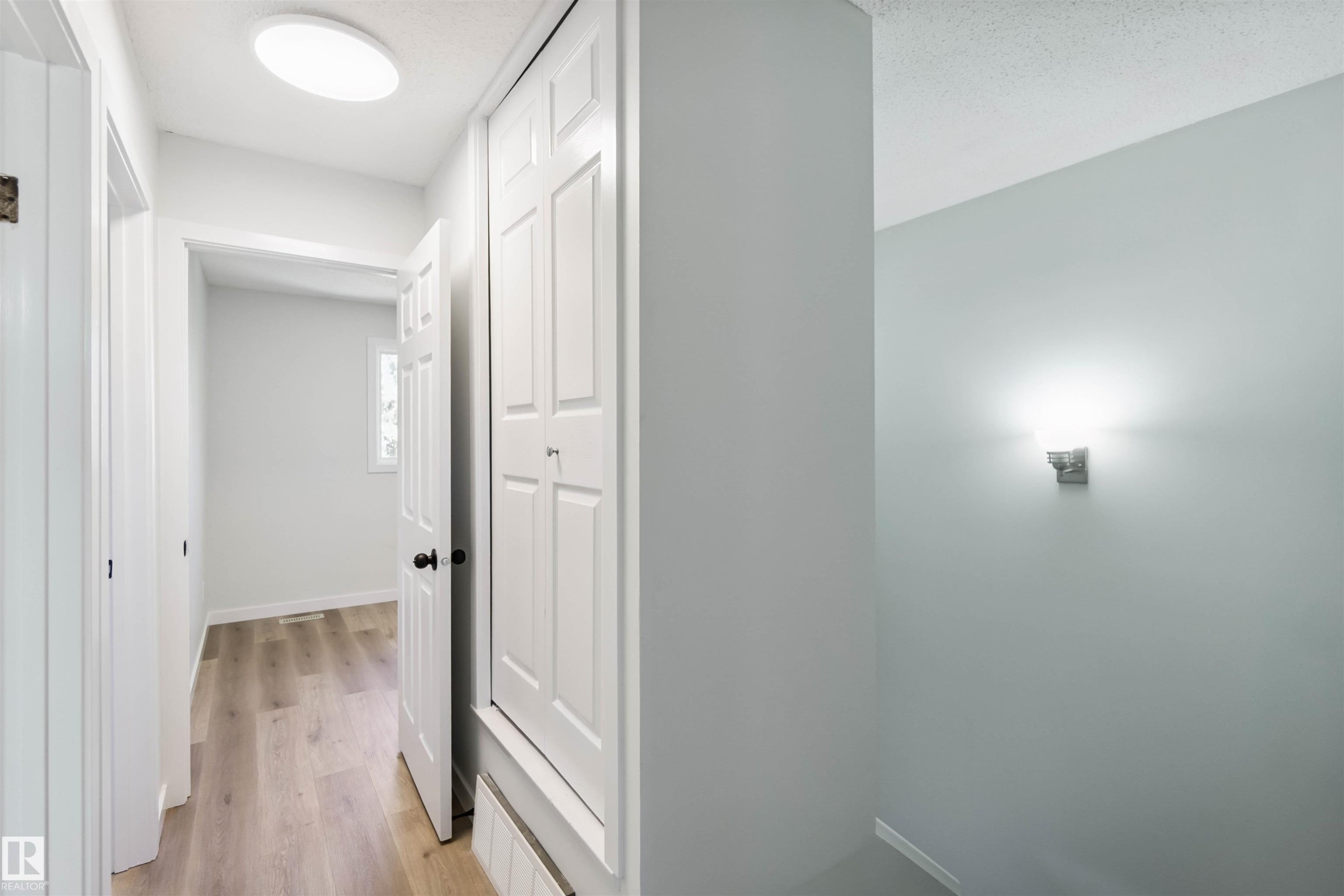 












1096 MILLBOURNE E

,
Edmonton,




AB
T6K 1W1

