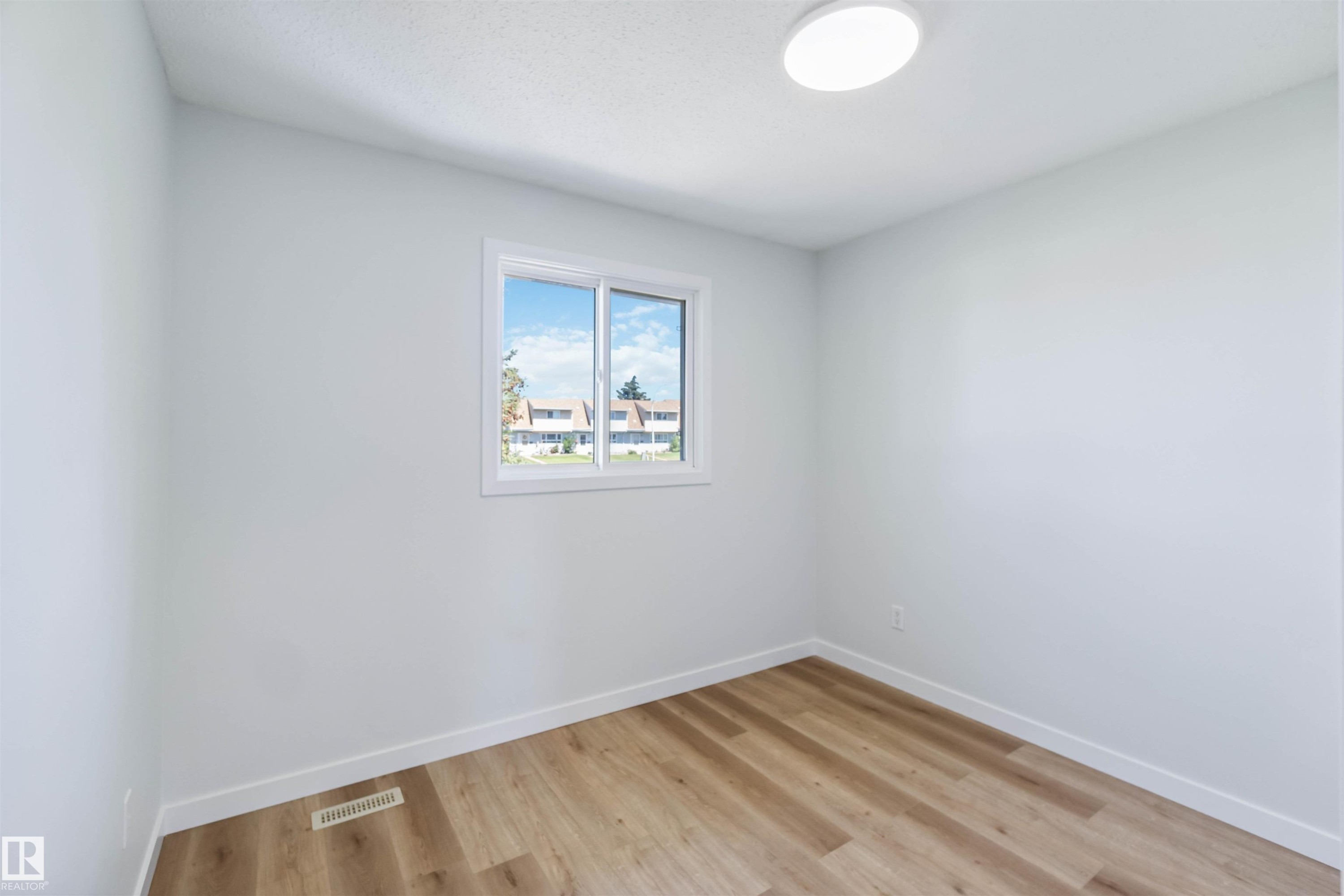 












1096 MILLBOURNE E

,
Edmonton,




AB
T6K 1W1

