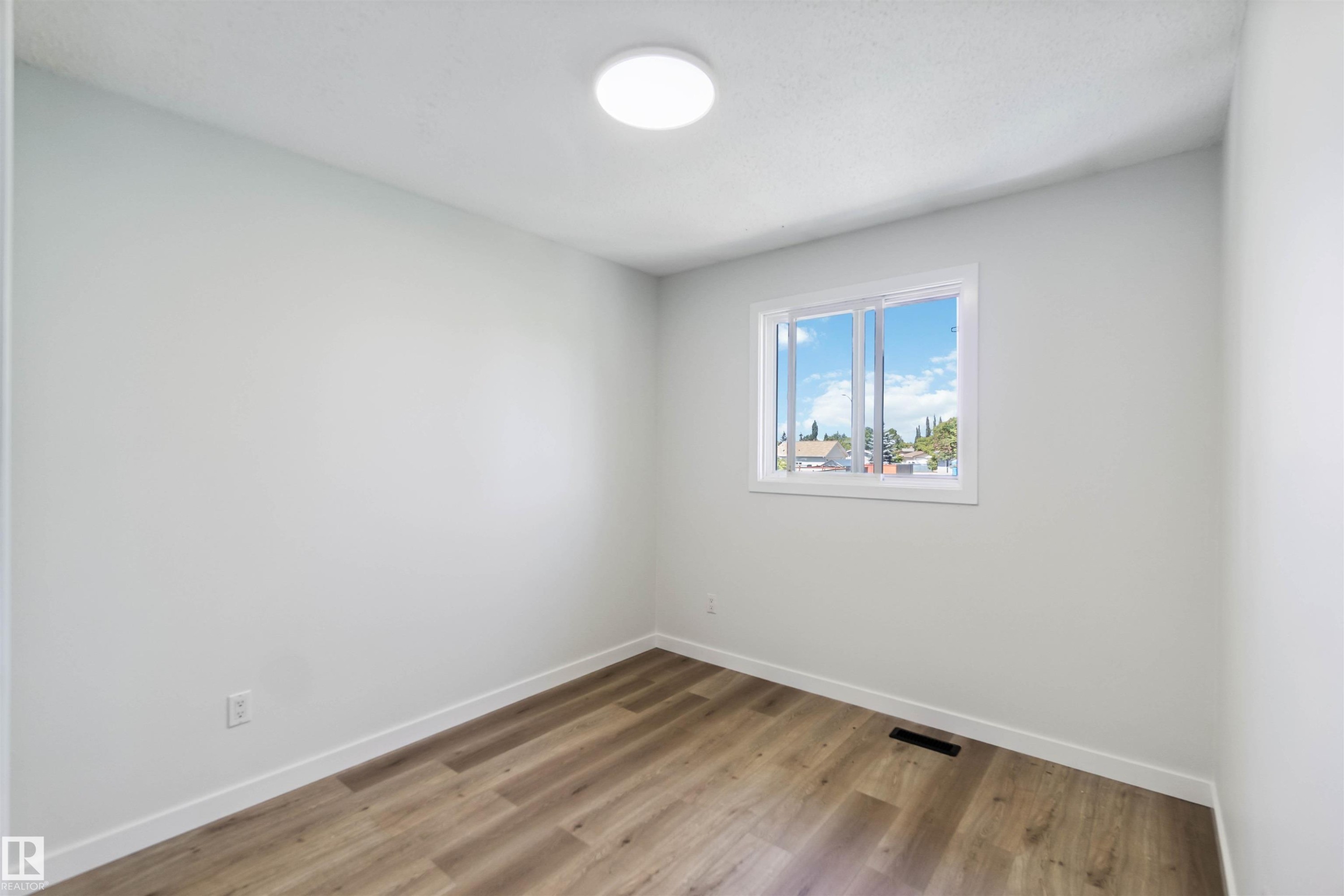 












1096 MILLBOURNE E

,
Edmonton,




AB
T6K 1W1

