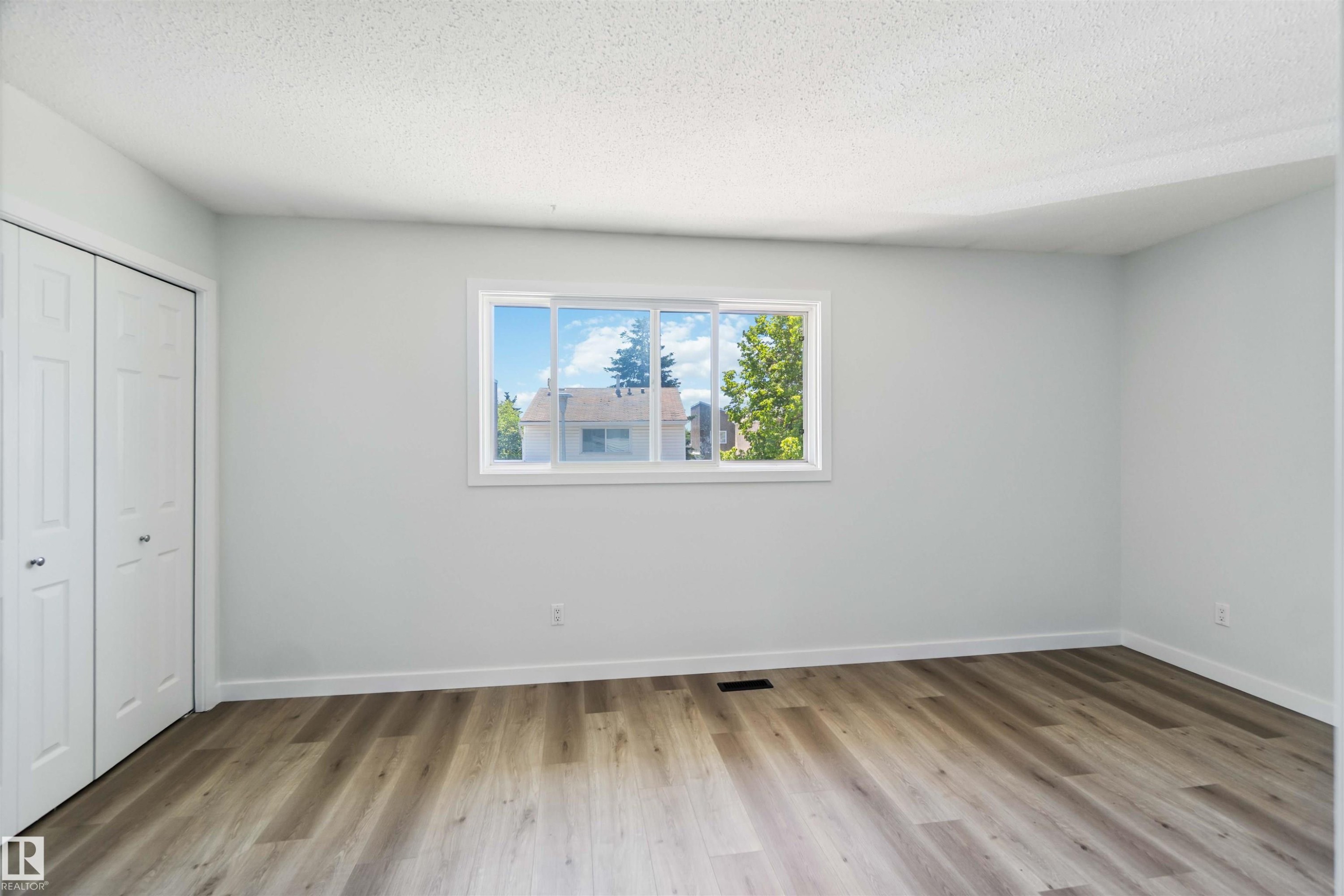 












1096 MILLBOURNE E

,
Edmonton,




AB
T6K 1W1

