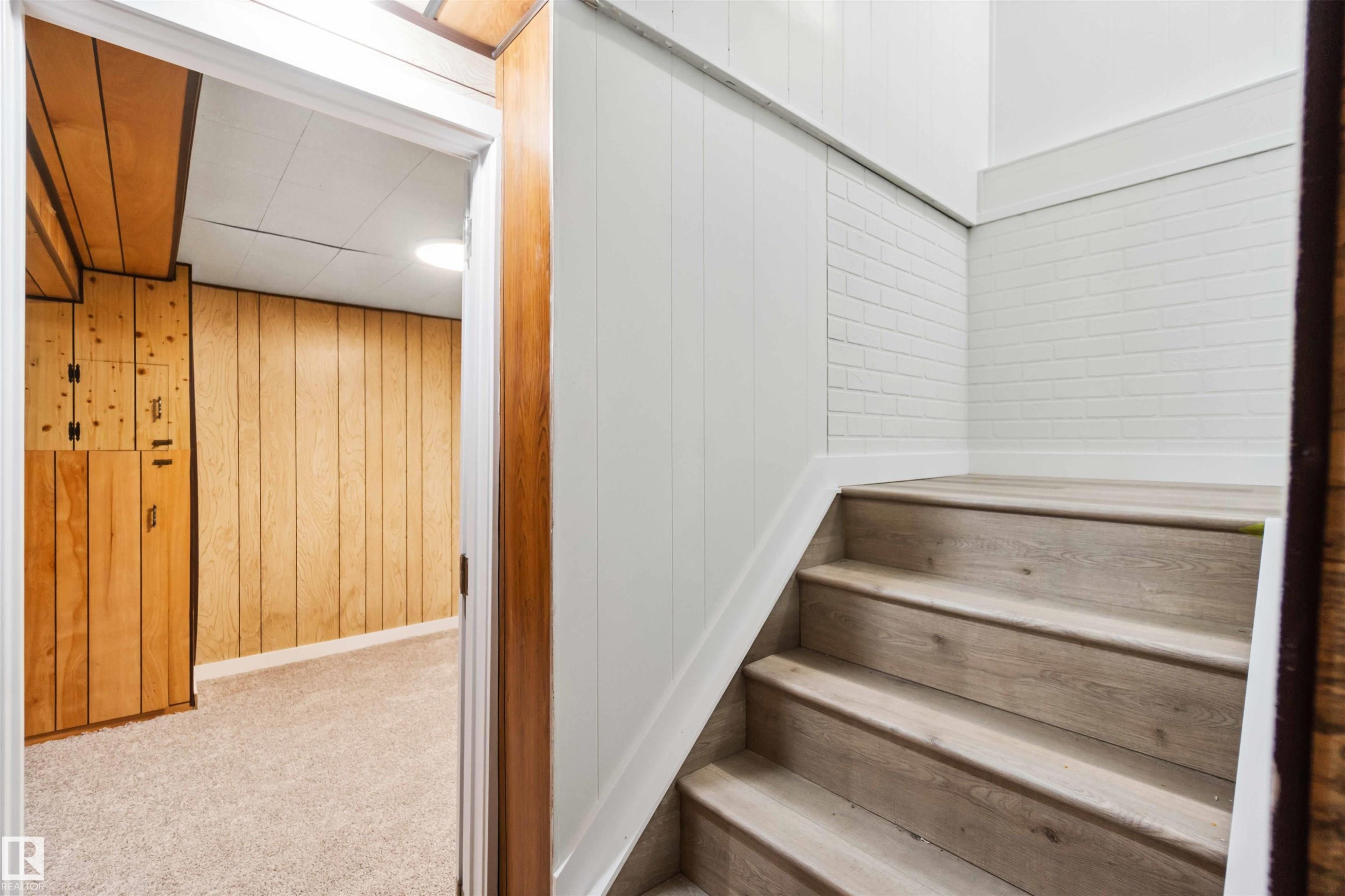 












1096 MILLBOURNE E

,
Edmonton,




AB
T6K 1W1

