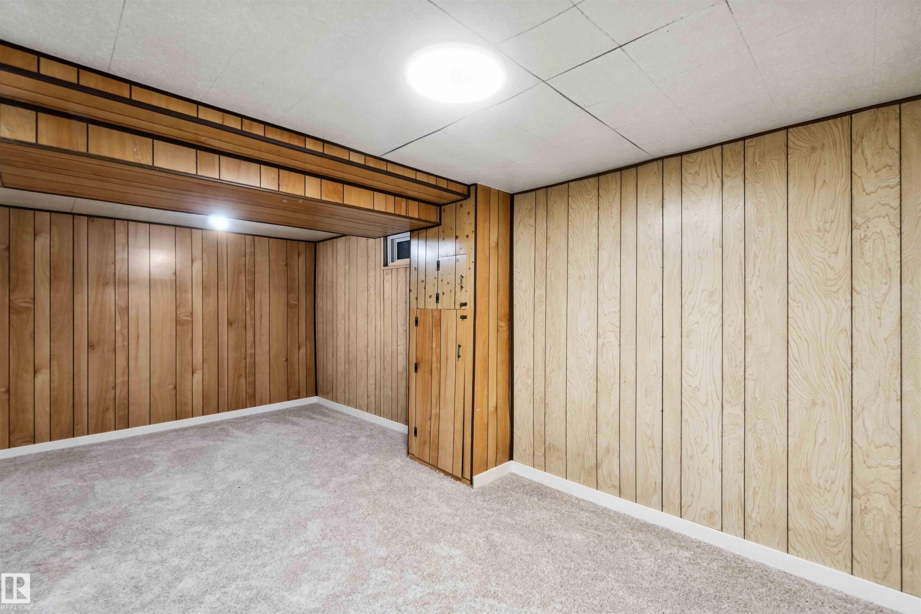 












1096 MILLBOURNE E

,
Edmonton,




AB
T6K 1W1

