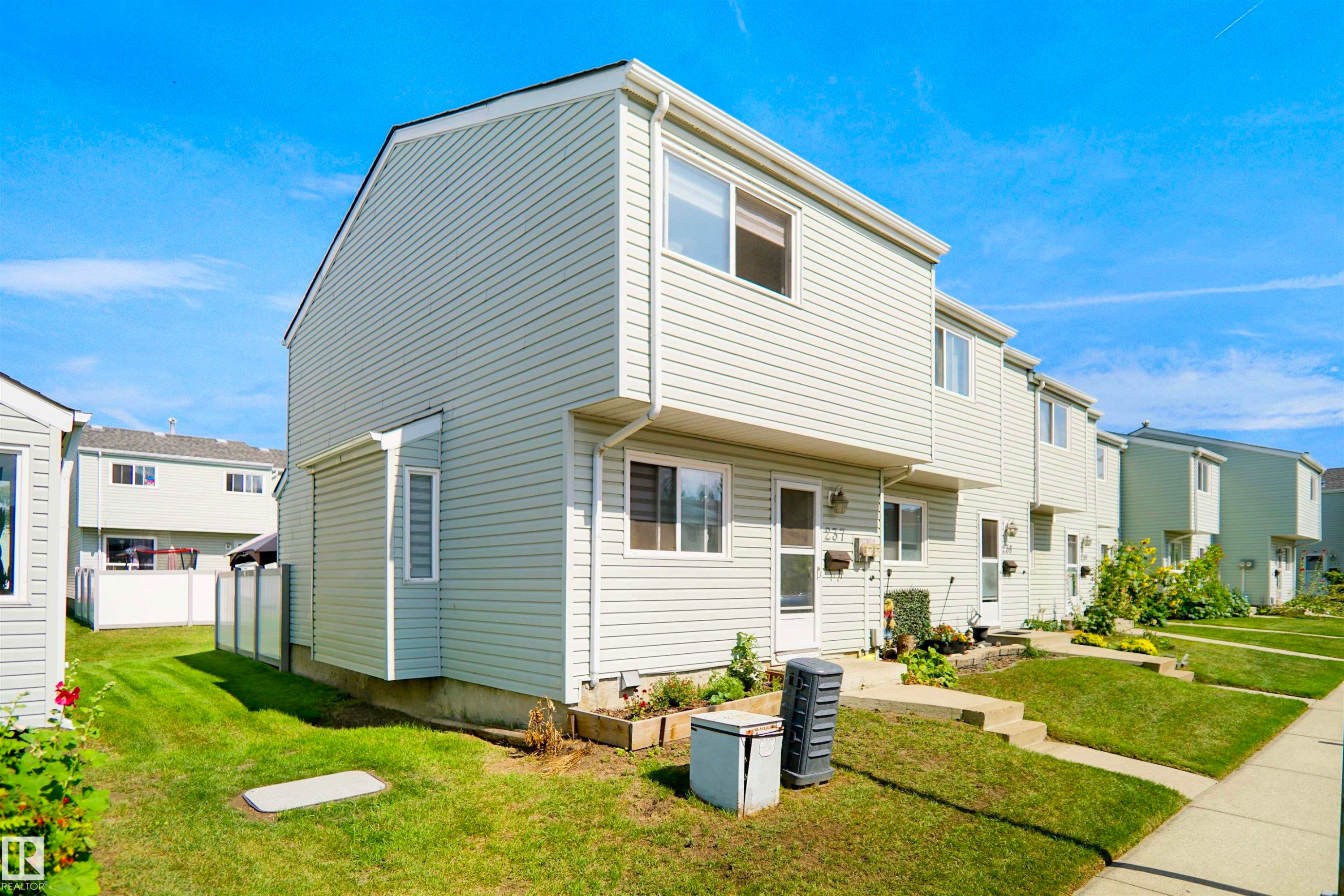 












237 DICKINSFIELD Court

,
Edmonton,




AB
T5E 5V8

