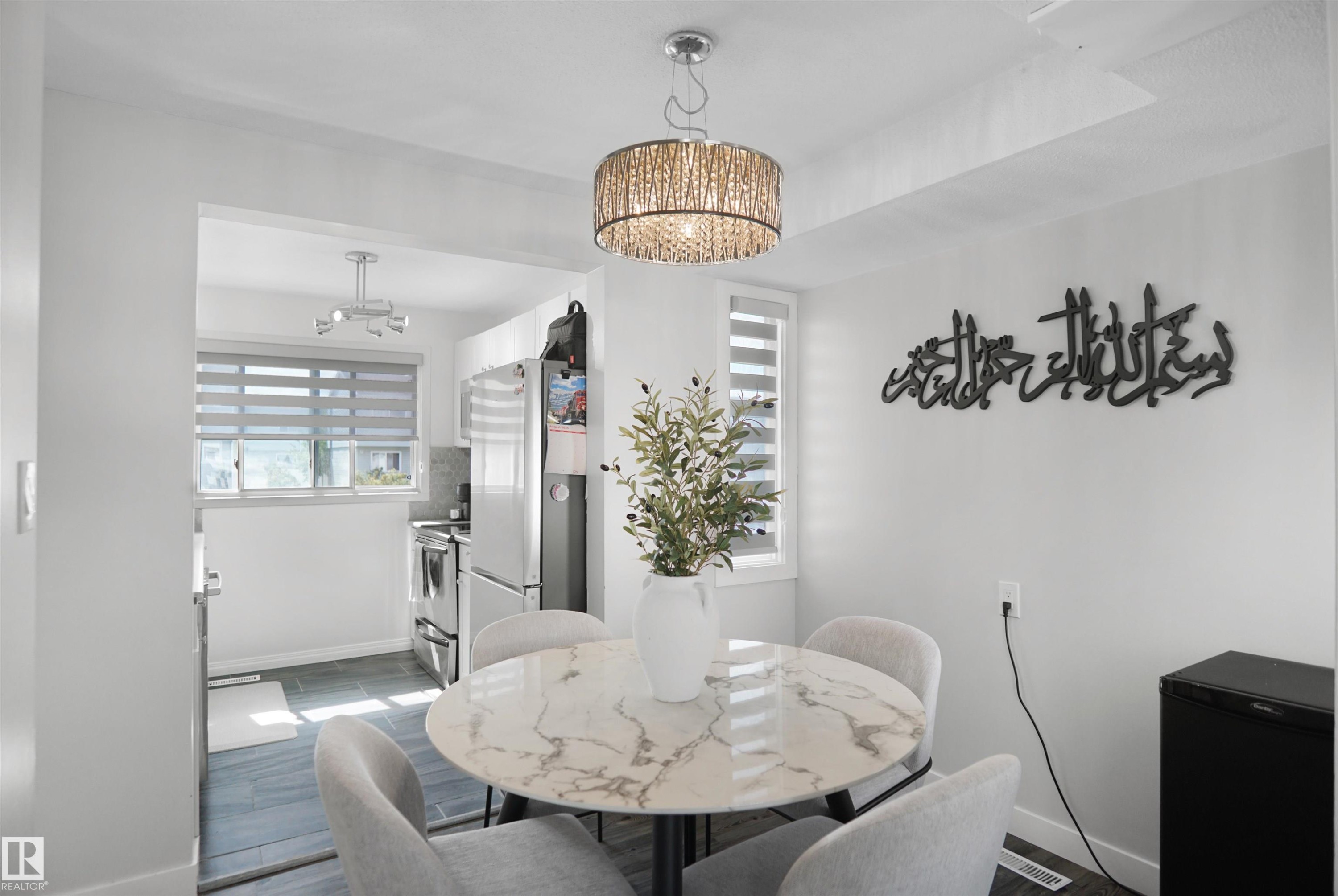 












237 DICKINSFIELD Court

,
Edmonton,




AB
T5E 5V8


