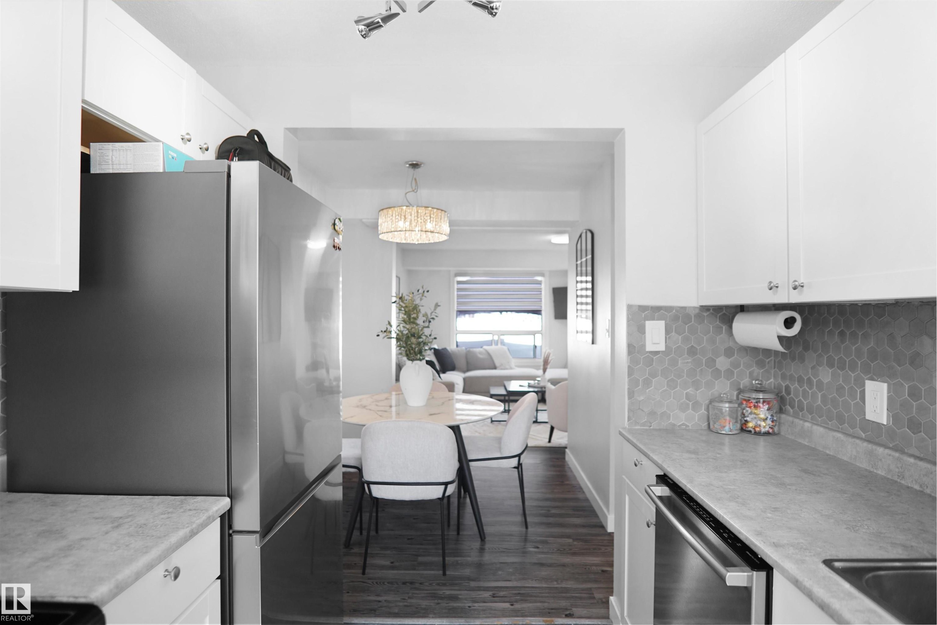 












237 DICKINSFIELD Court

,
Edmonton,




AB
T5E 5V8

