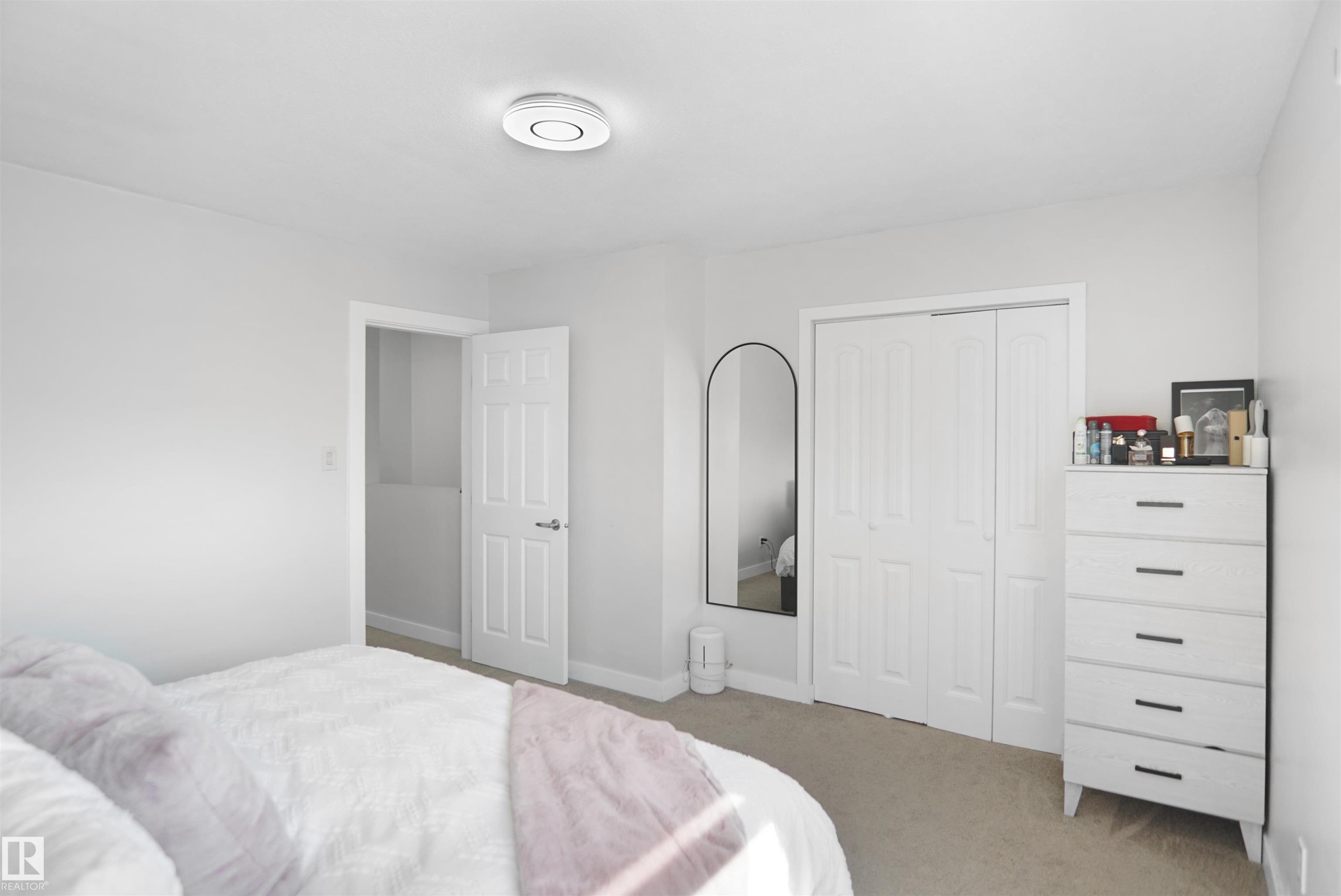 












237 DICKINSFIELD Court

,
Edmonton,




AB
T5E 5V8

