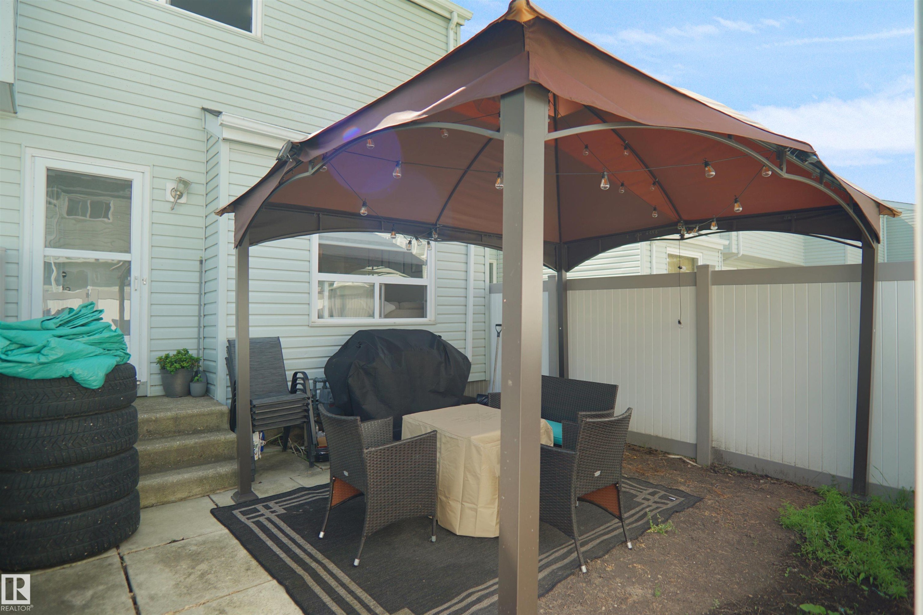












237 DICKINSFIELD Court

,
Edmonton,




AB
T5E 5V8

