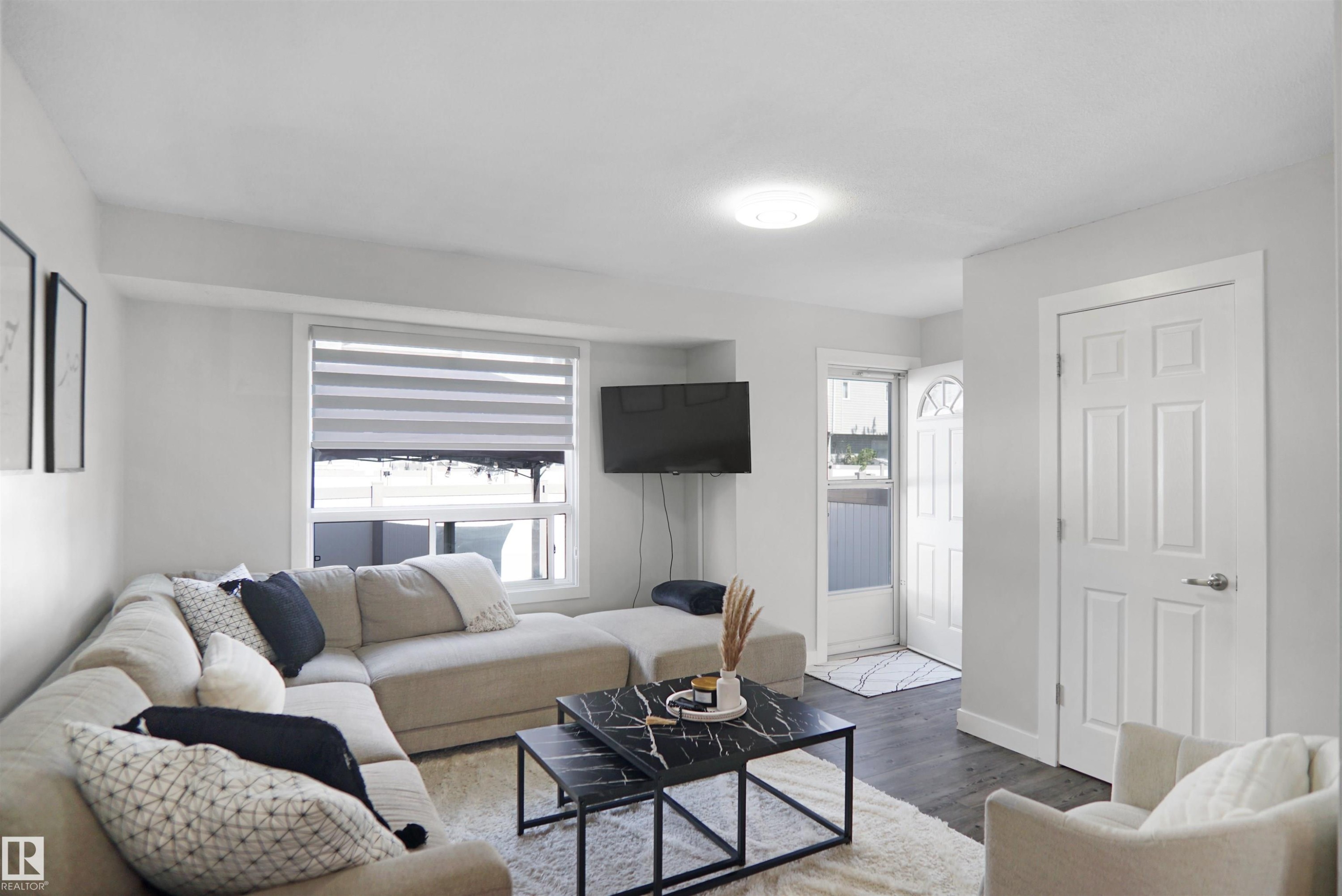 












237 DICKINSFIELD Court

,
Edmonton,




AB
T5E 5V8

