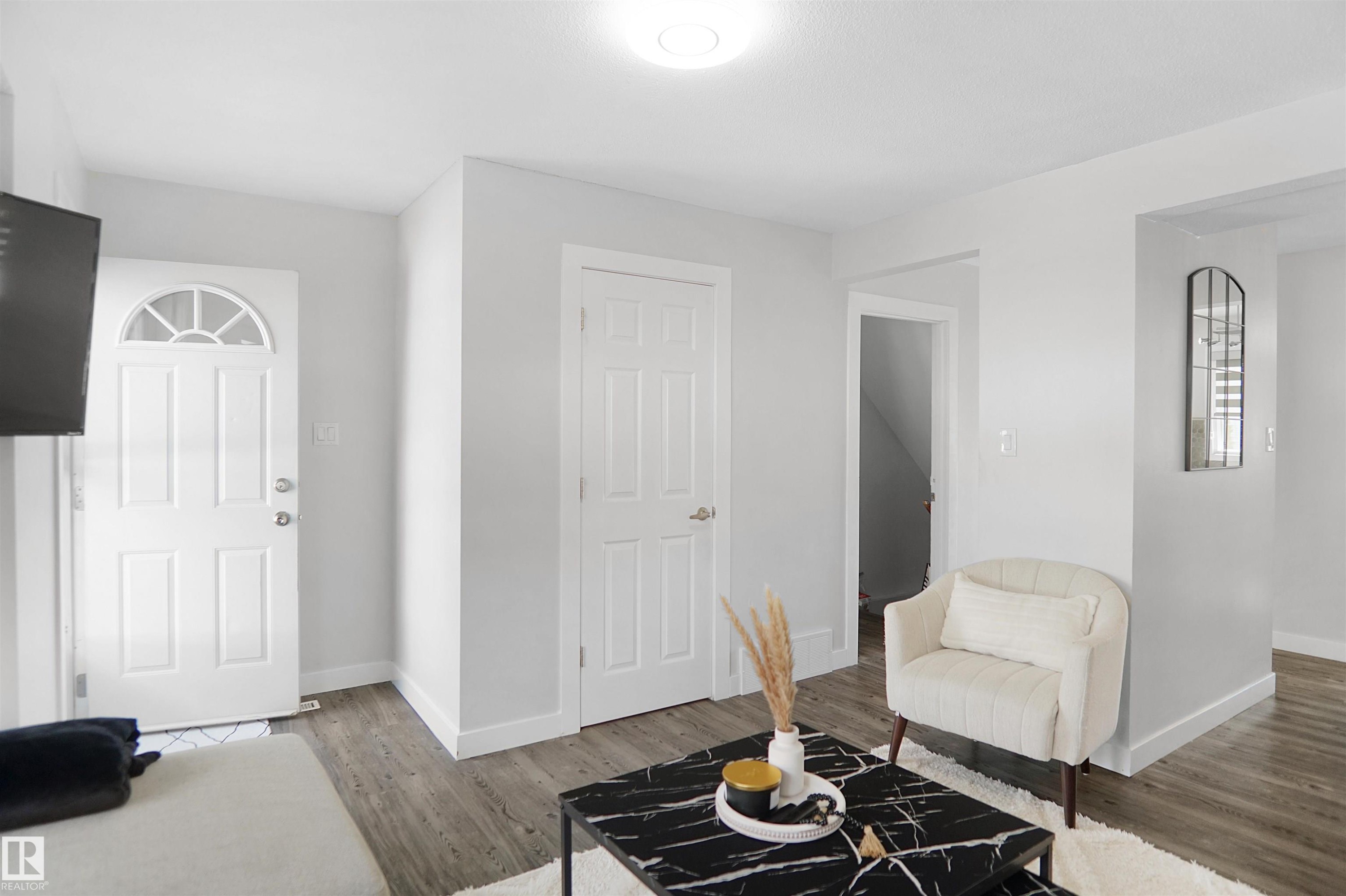 












237 DICKINSFIELD Court

,
Edmonton,




AB
T5E 5V8

