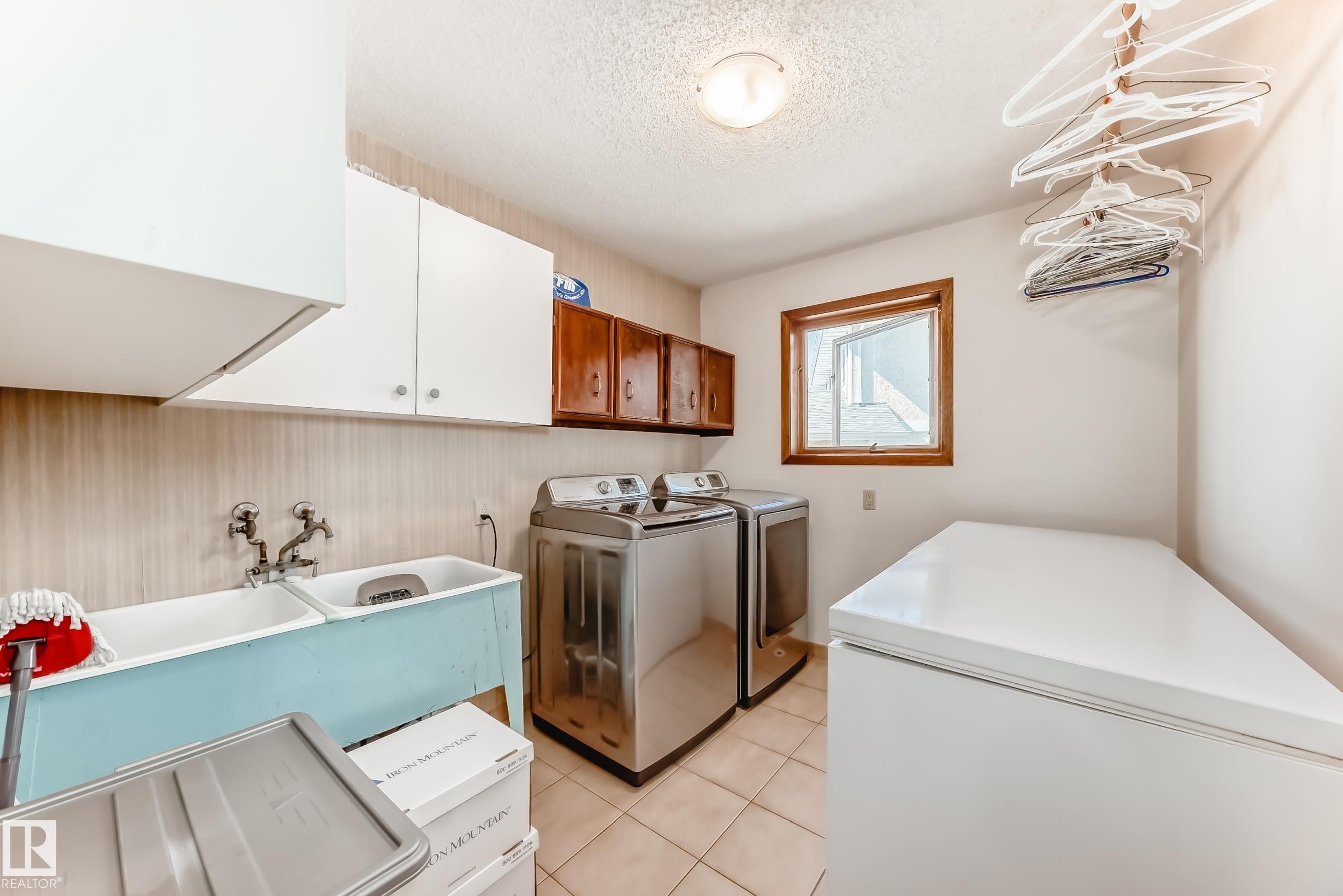 












8714 152B Avenue

,
Edmonton,




AB
T5E 6H2


