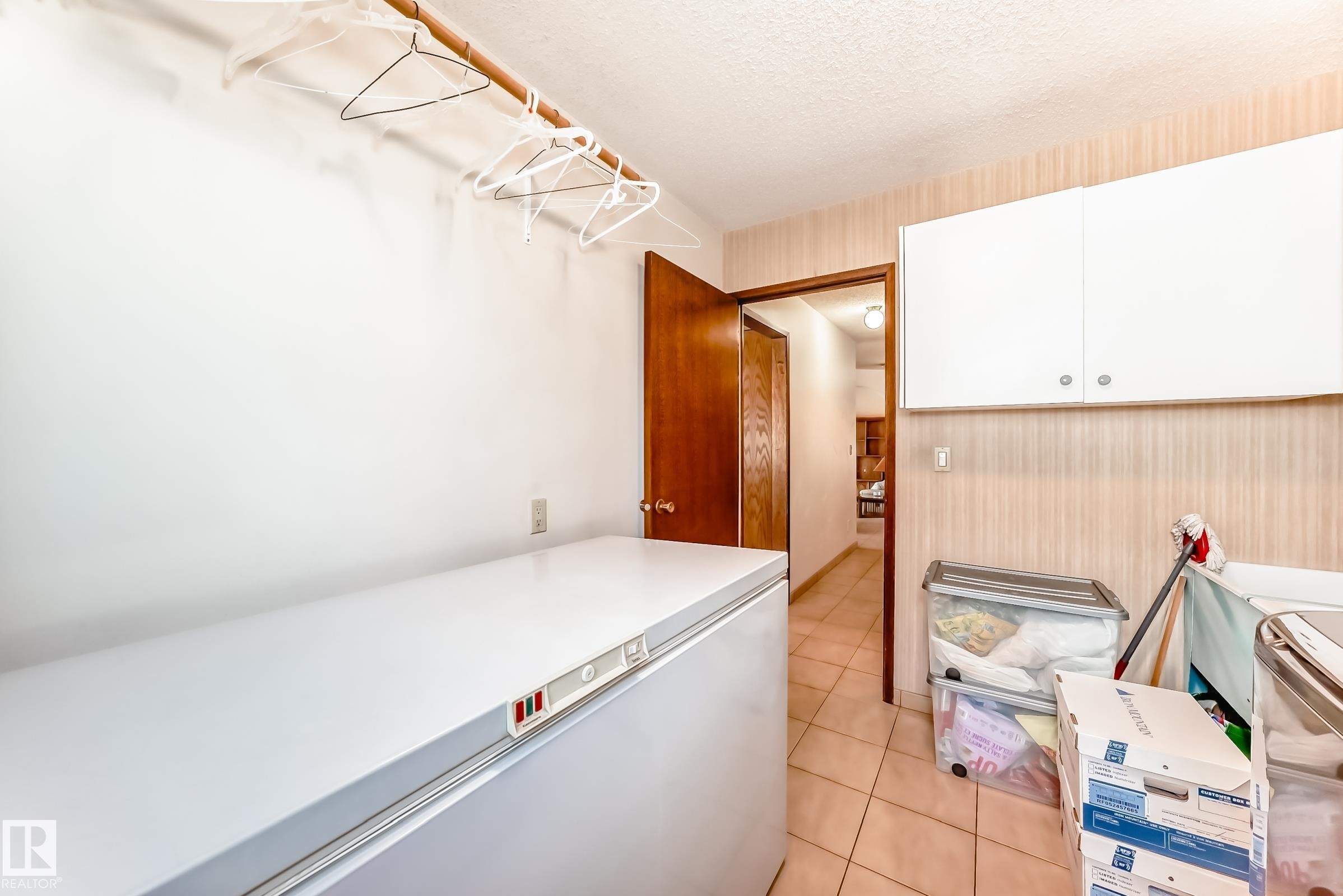 












8714 152B Avenue

,
Edmonton,




AB
T5E 6H2

