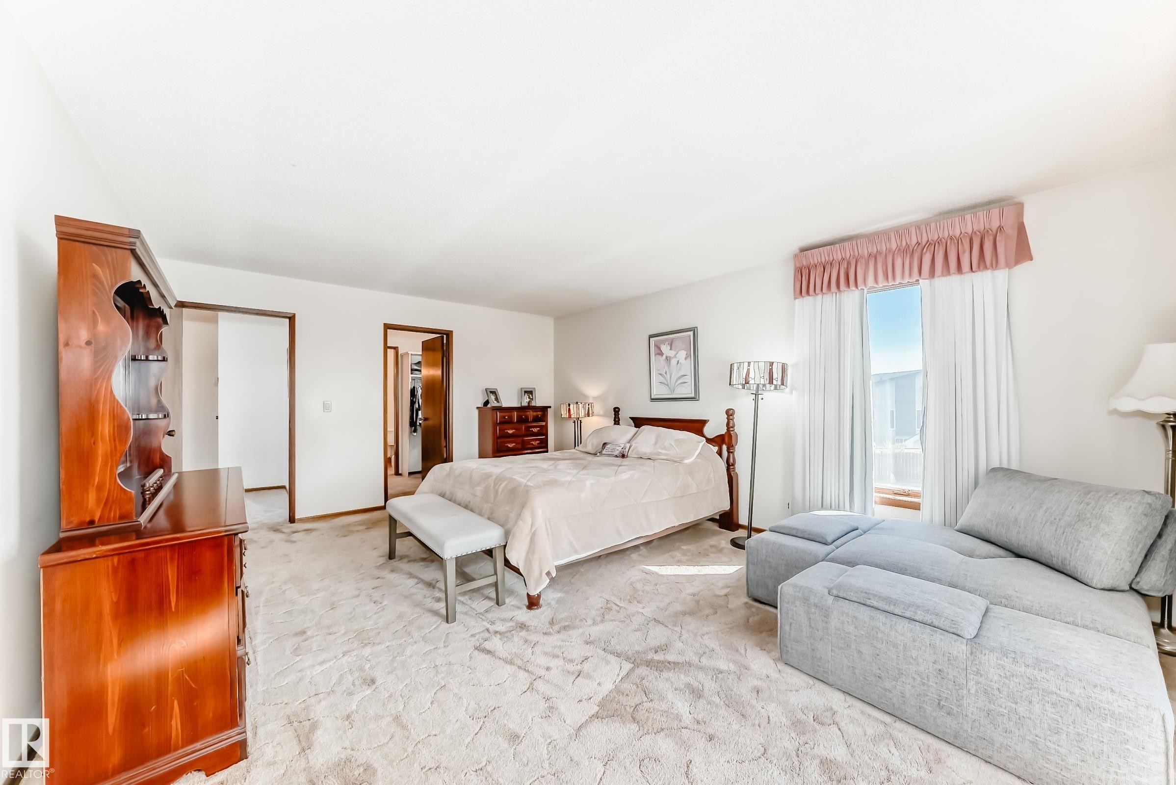 












8714 152B Avenue

,
Edmonton,




AB
T5E 6H2

