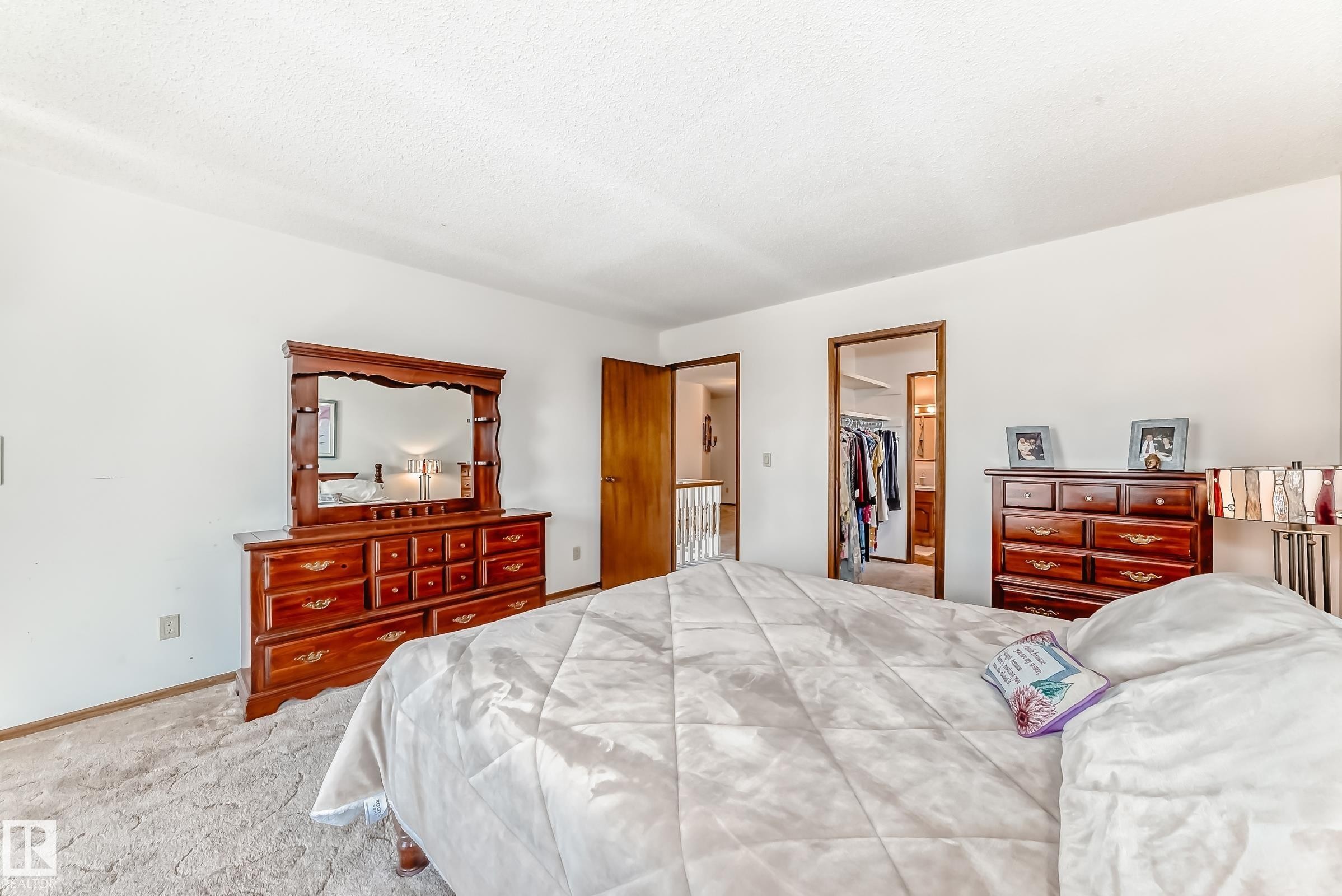 












8714 152B Avenue

,
Edmonton,




AB
T5E 6H2

