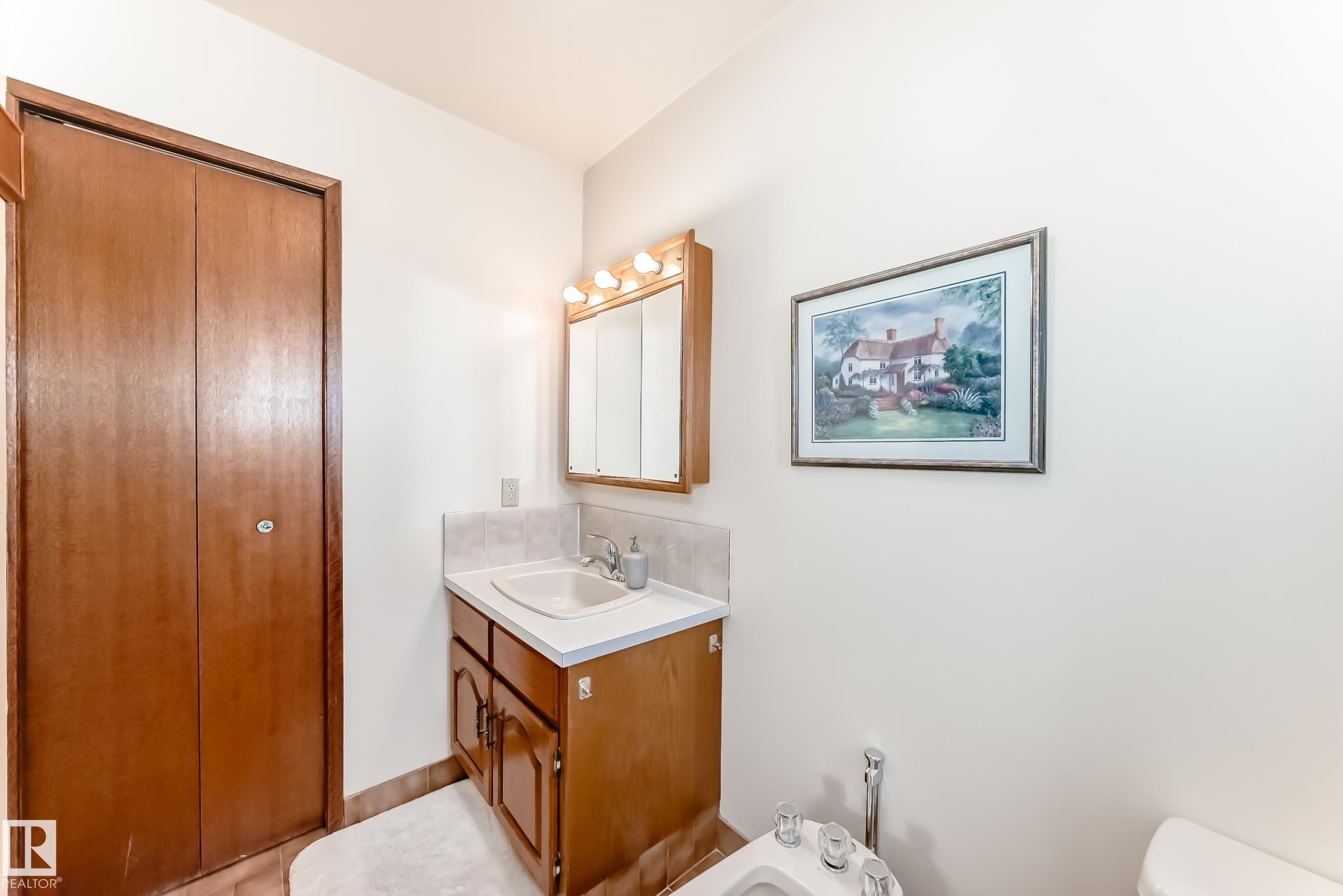 












8714 152B Avenue

,
Edmonton,




AB
T5E 6H2

