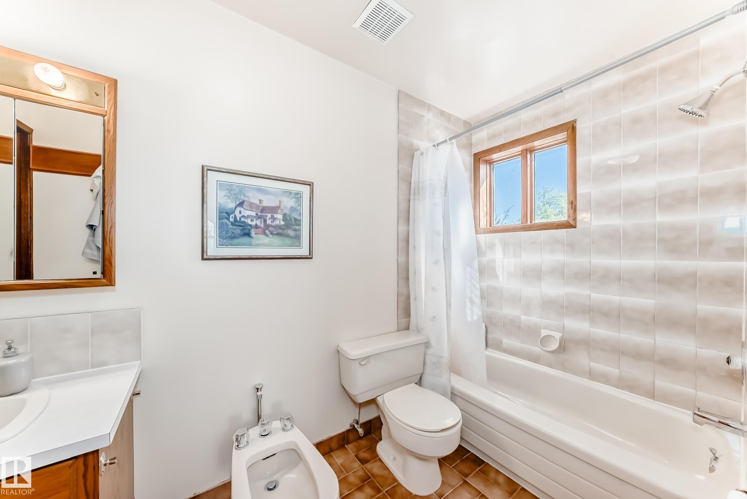 












8714 152B Avenue

,
Edmonton,




AB
T5E 6H2

