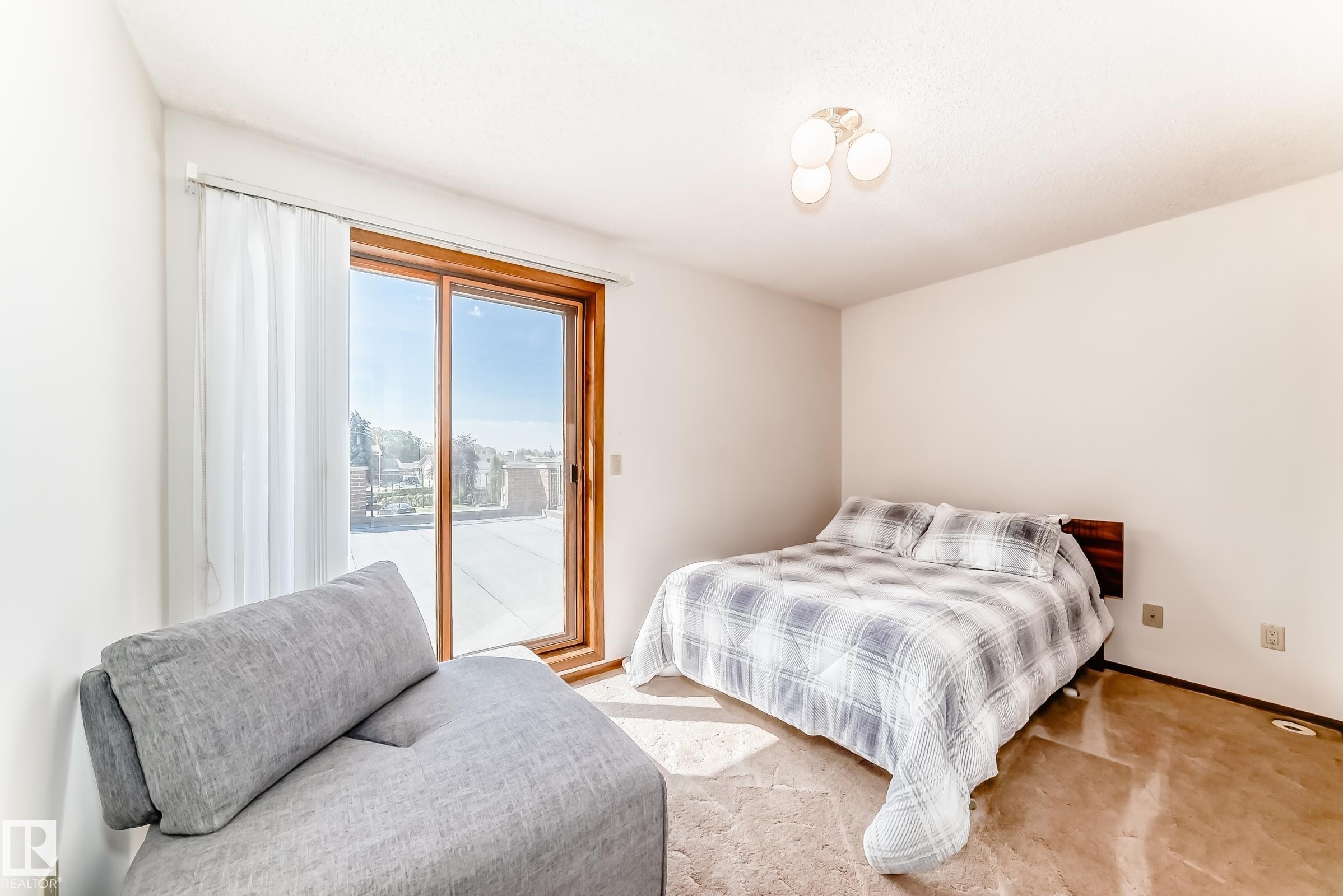 












8714 152B Avenue

,
Edmonton,




AB
T5E 6H2

