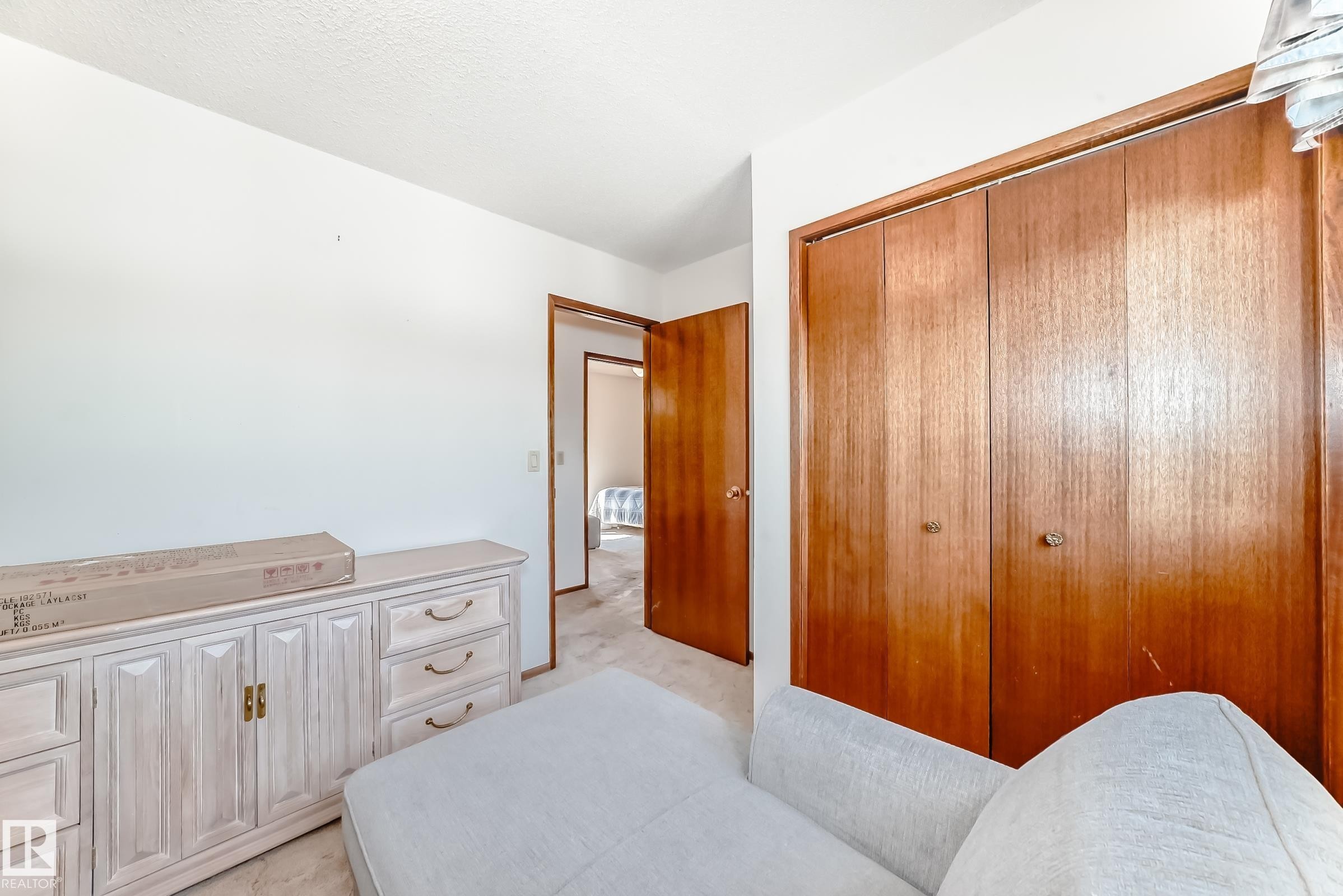 












8714 152B Avenue

,
Edmonton,




AB
T5E 6H2

