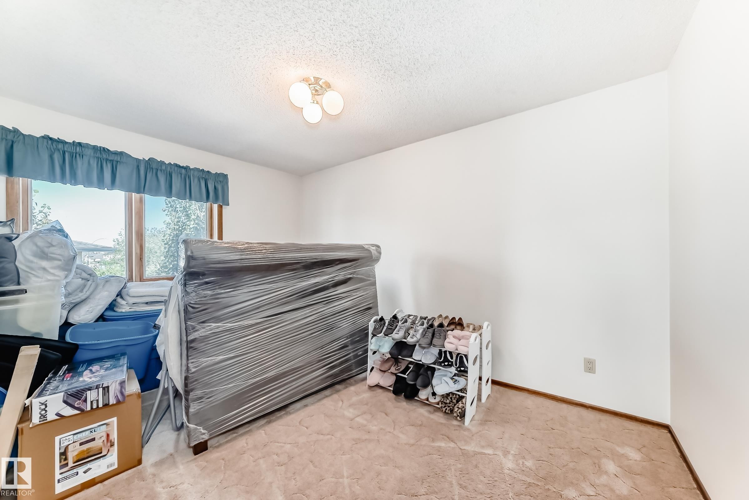 












8714 152B Avenue

,
Edmonton,




AB
T5E 6H2

