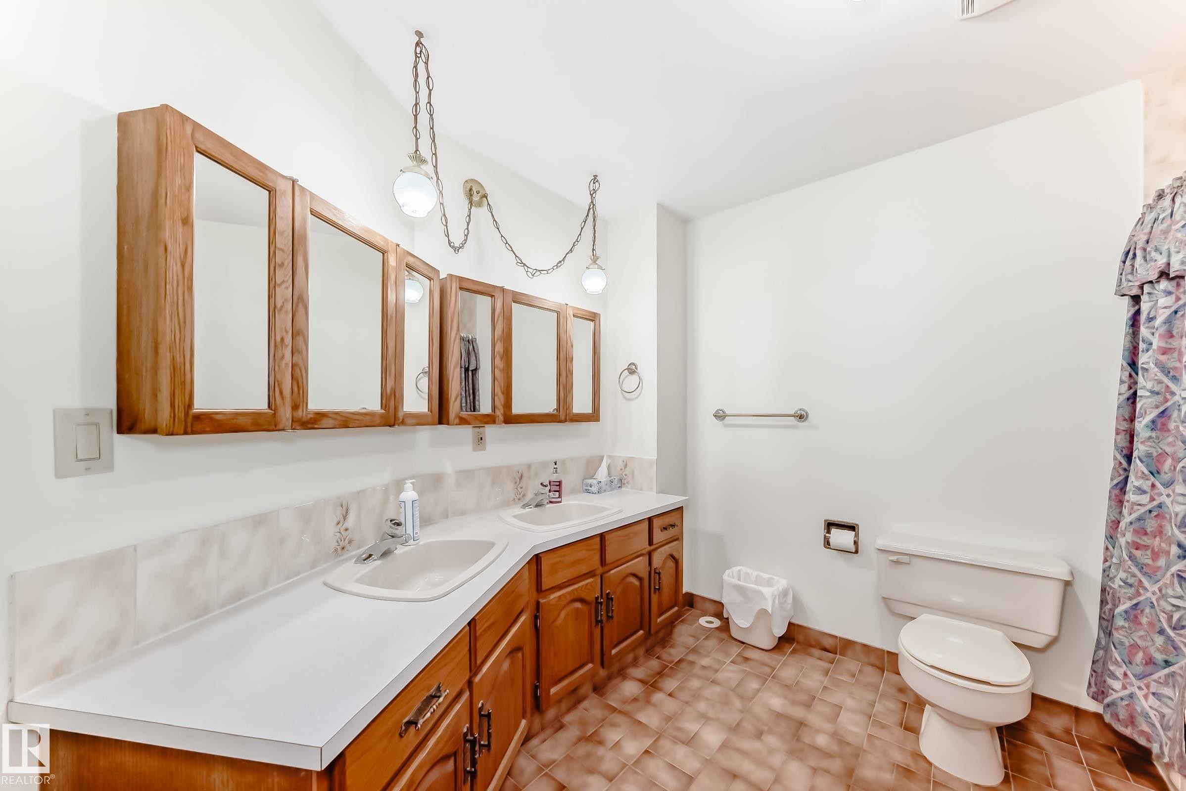 












8714 152B Avenue

,
Edmonton,




AB
T5E 6H2


