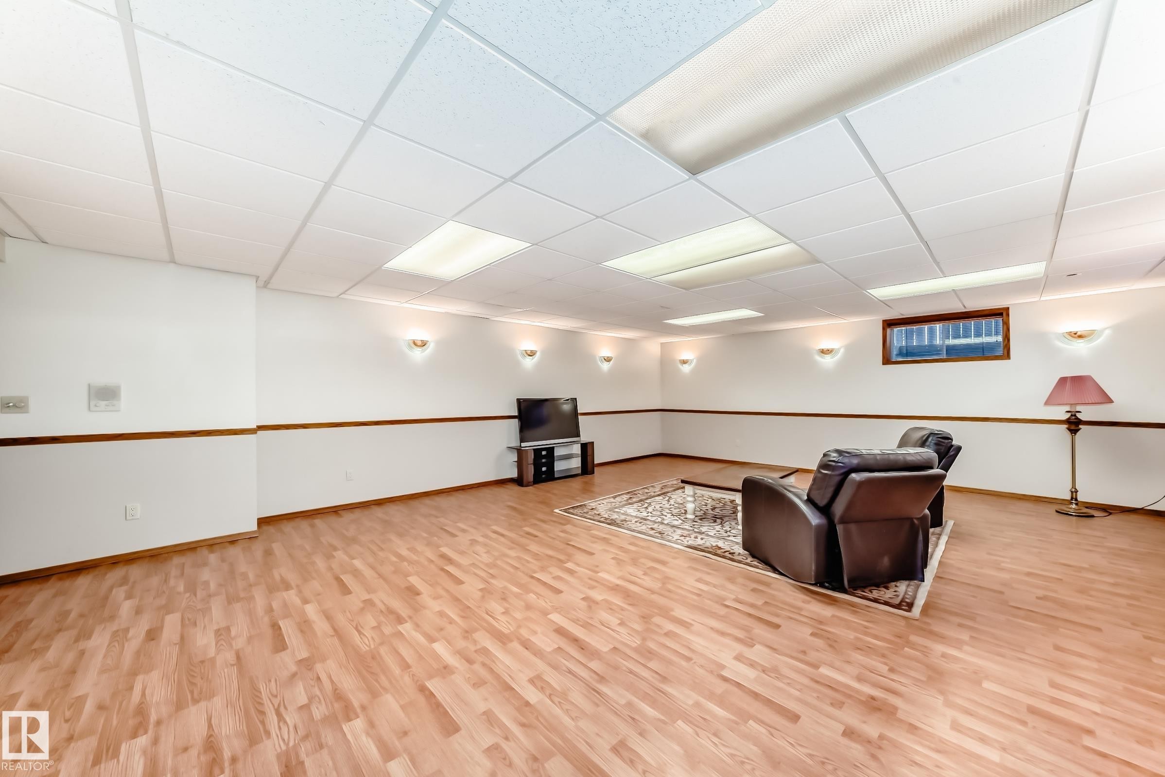 












8714 152B Avenue

,
Edmonton,




AB
T5E 6H2

