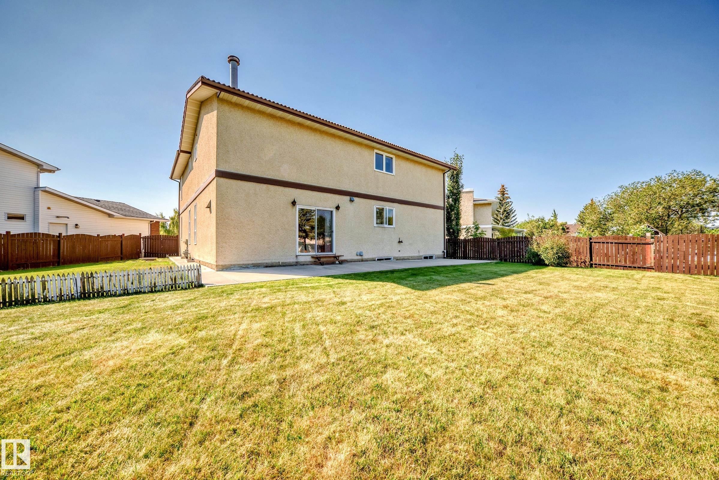 












8714 152B Avenue

,
Edmonton,




AB
T5E 6H2

