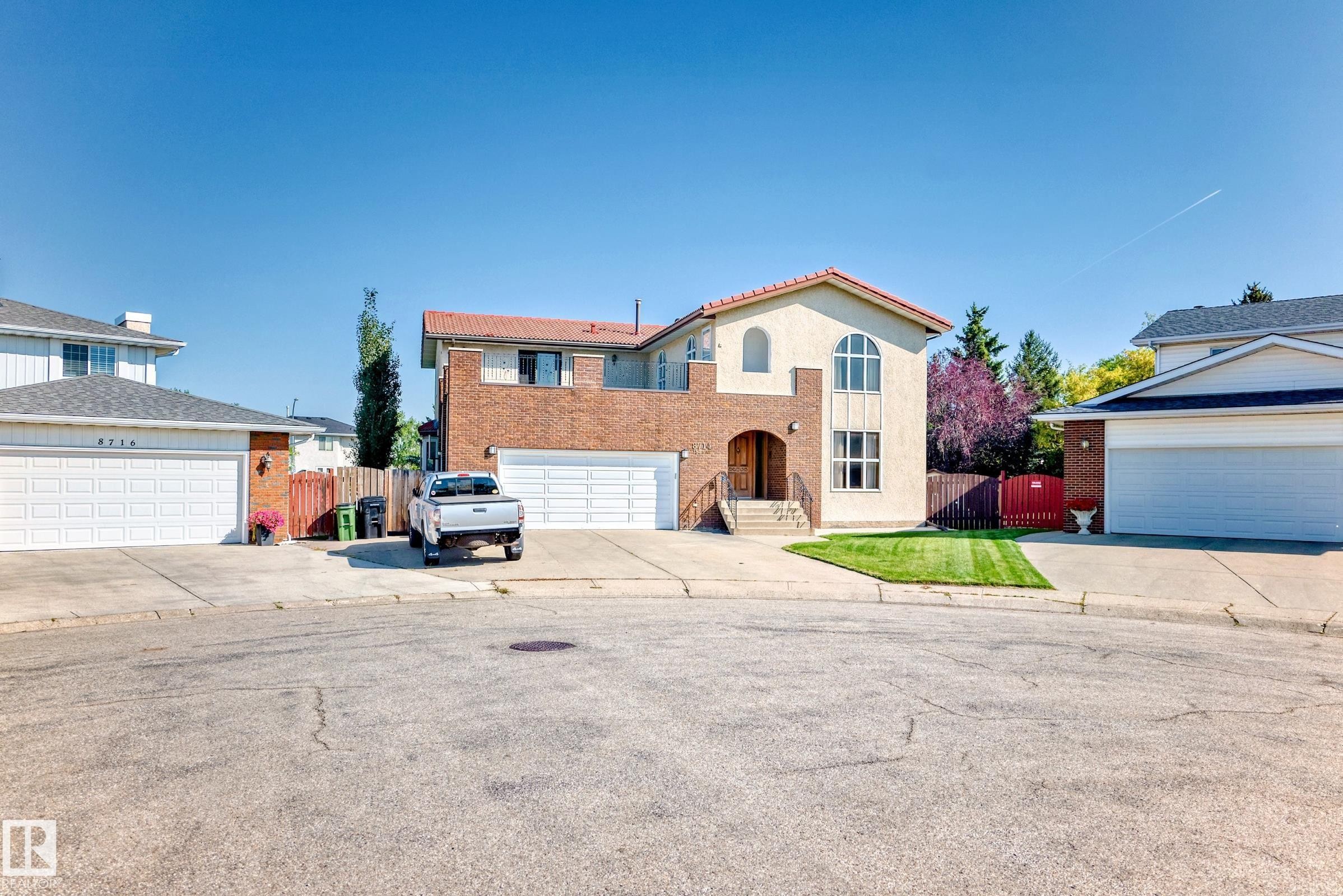 












8714 152B Avenue

,
Edmonton,




AB
T5E 6H2


