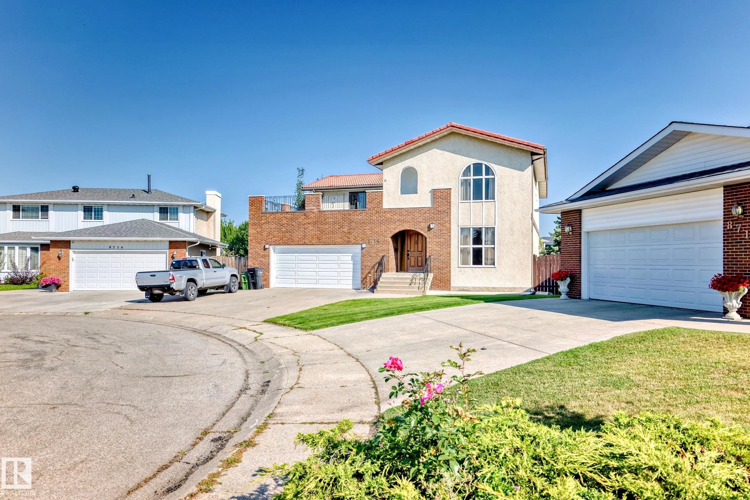 












8714 152B Avenue

,
Edmonton,




AB
T5E 6H2

