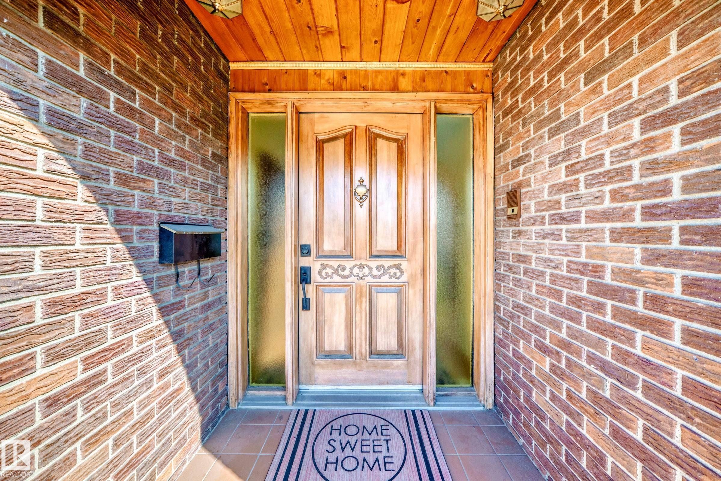 












8714 152B Avenue

,
Edmonton,




AB
T5E 6H2

