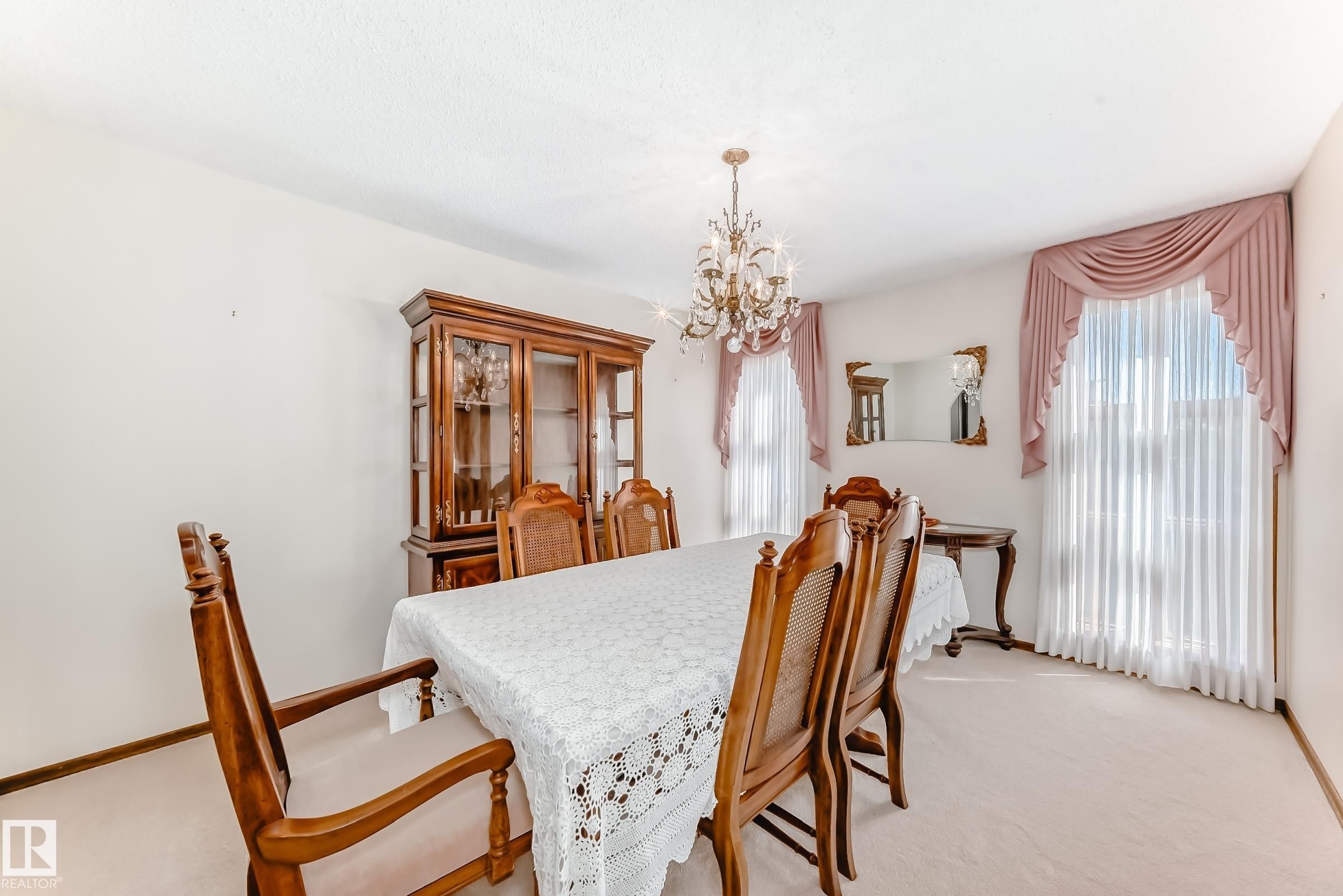 












8714 152B Avenue

,
Edmonton,




AB
T5E 6H2


