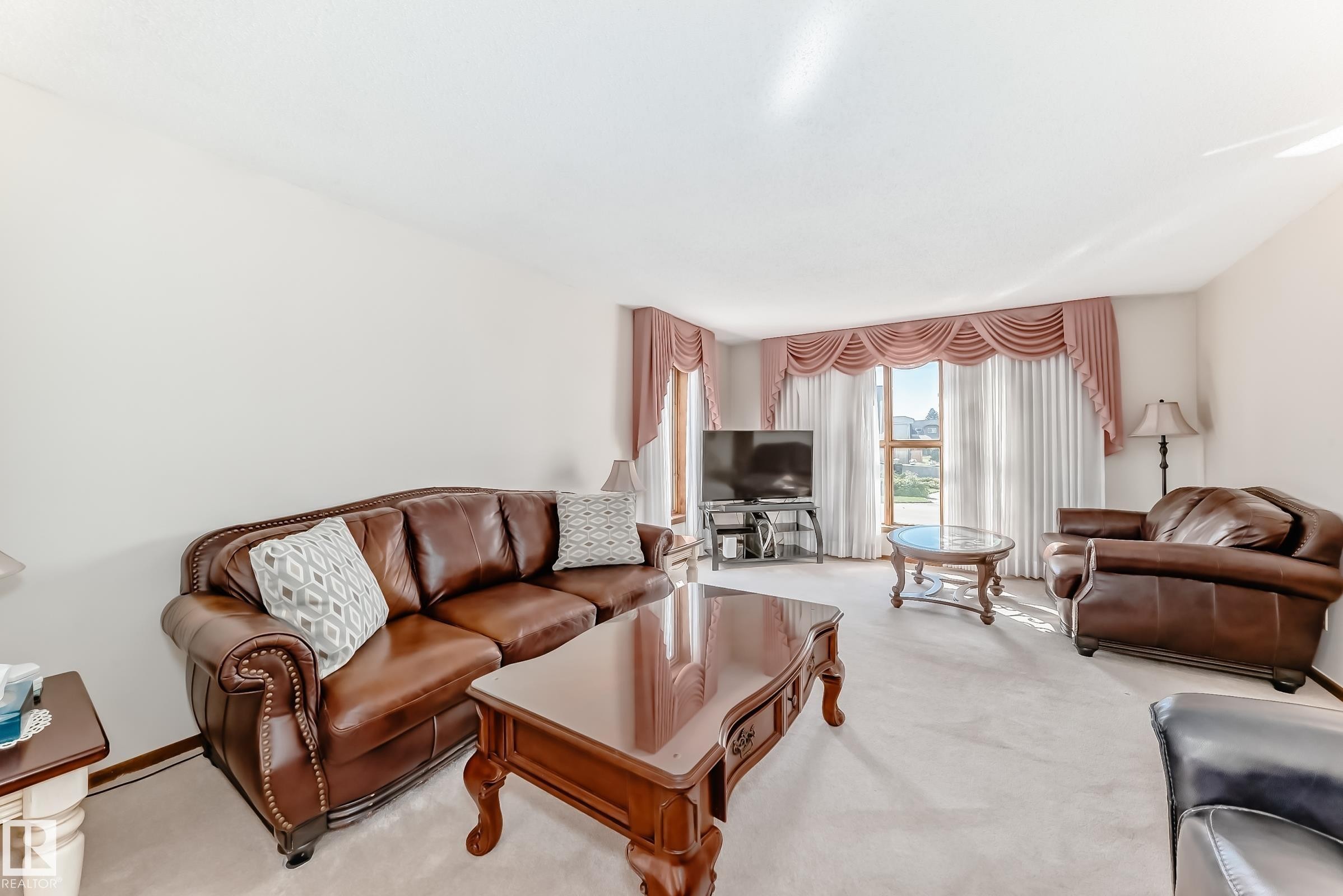 












8714 152B Avenue

,
Edmonton,




AB
T5E 6H2


