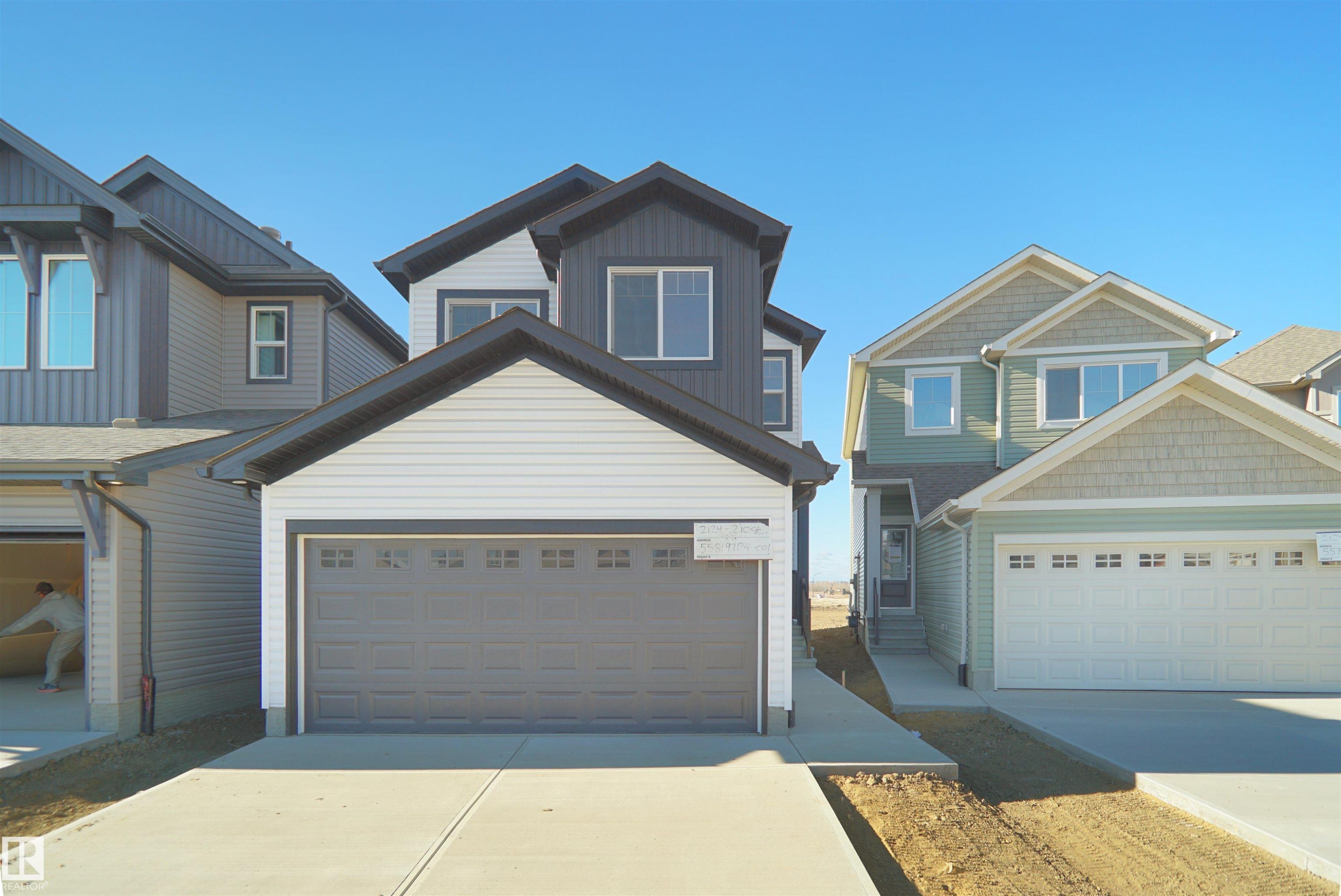 












2124 210 Street

,
Edmonton,




AB
T6M 1P7

