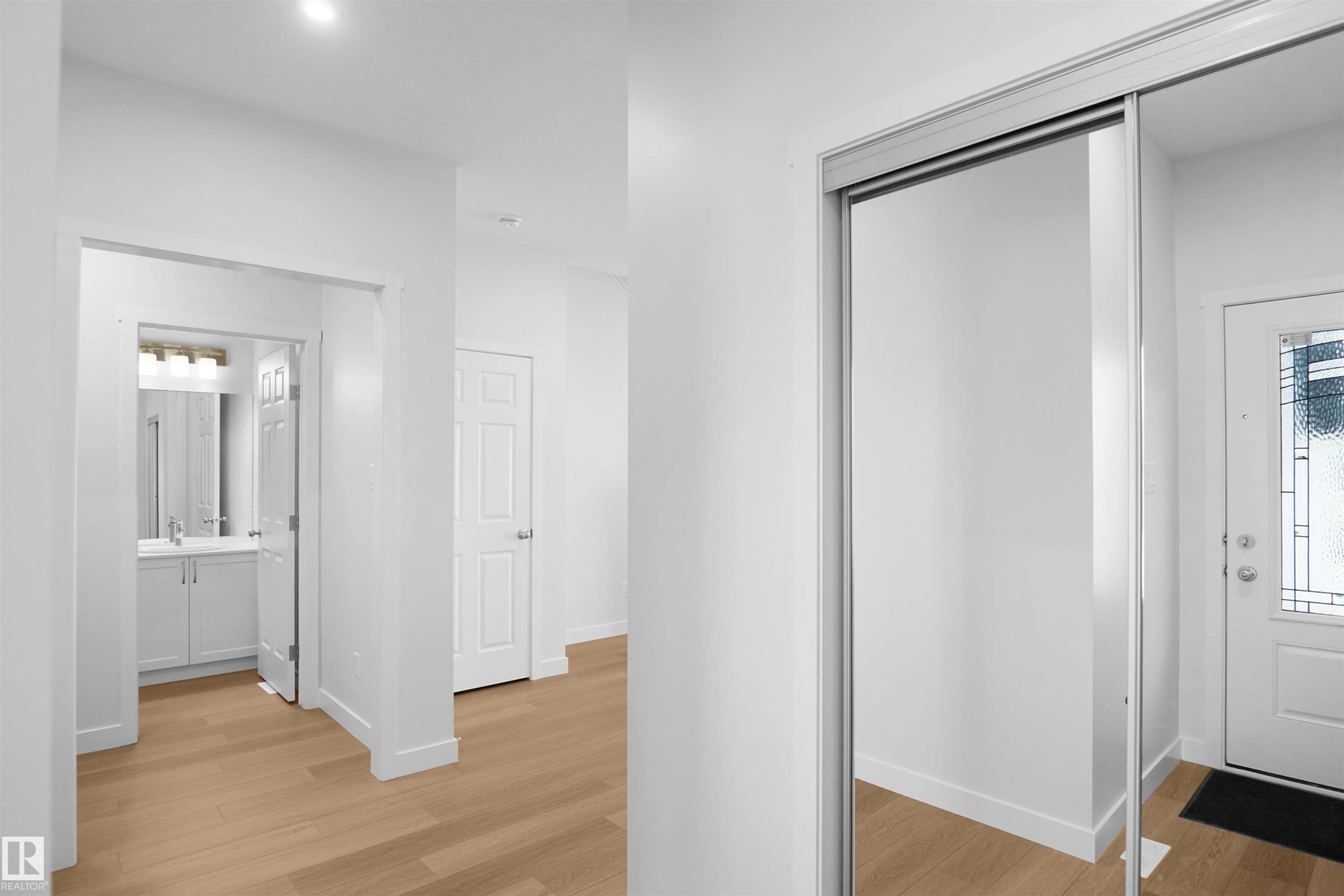 












2124 210 Street

,
Edmonton,




AB
T6M 1P7

