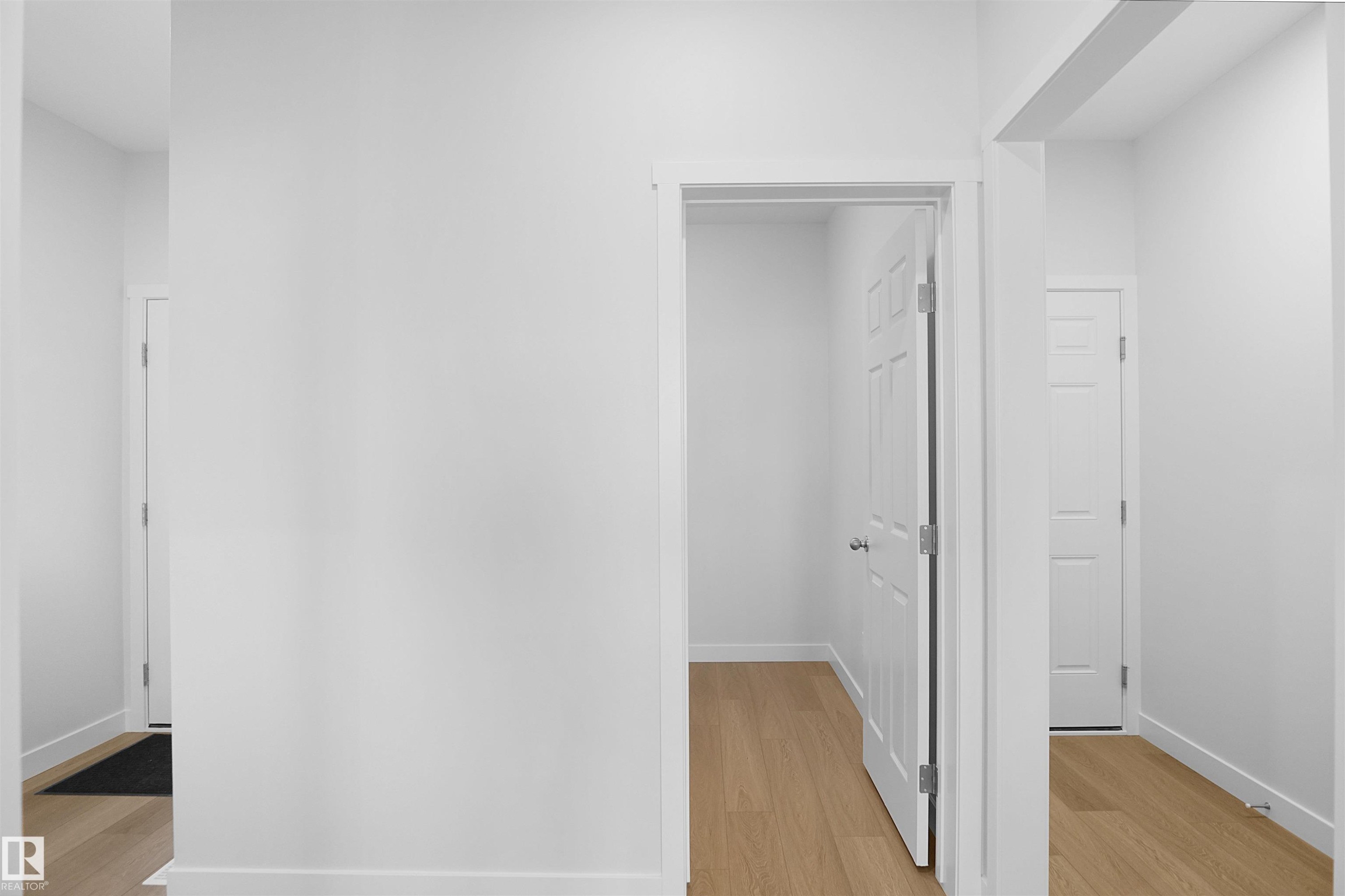 












2124 210 Street

,
Edmonton,




AB
T6M 1P7

