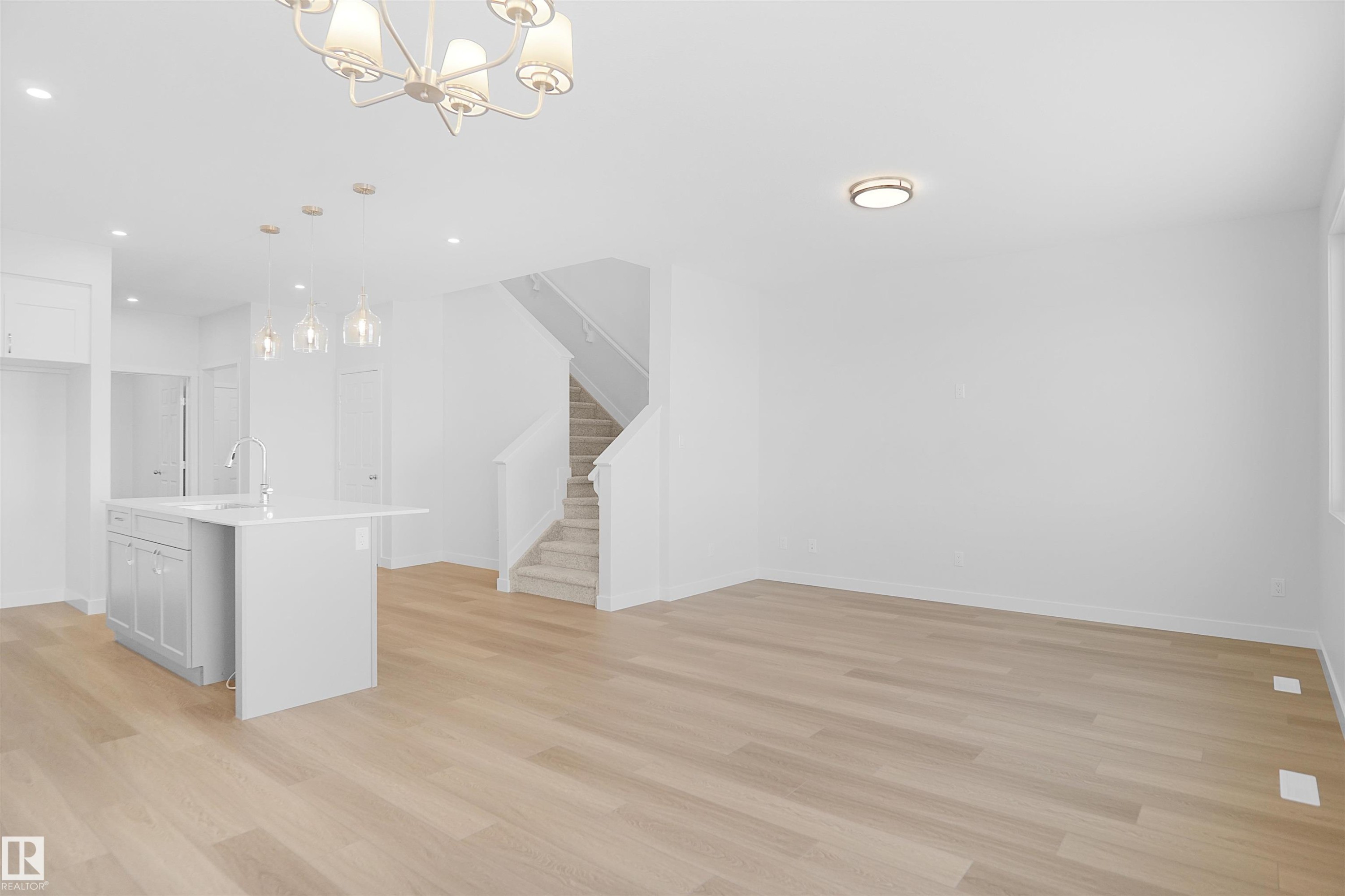 












2124 210 Street

,
Edmonton,




AB
T6M 1P7

