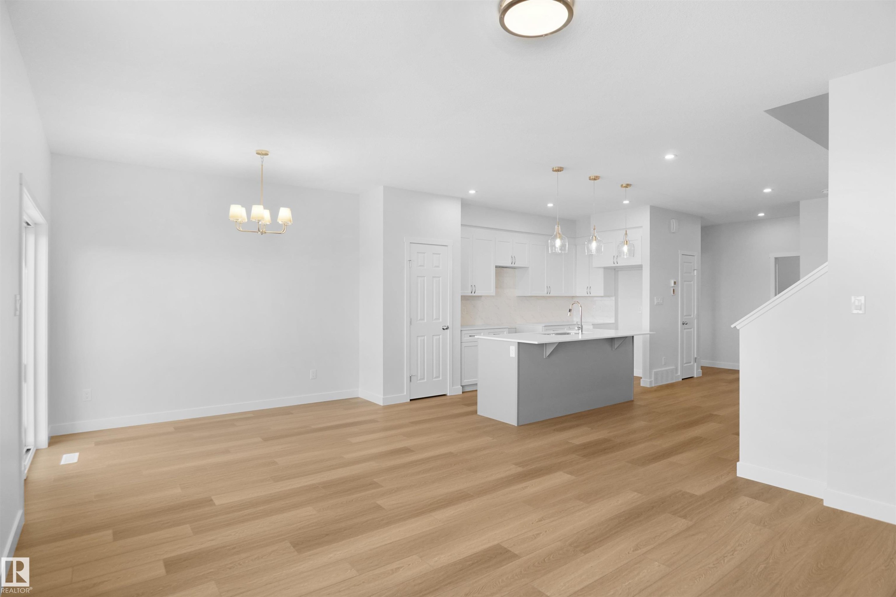 












2124 210 Street

,
Edmonton,




AB
T6M 1P7

