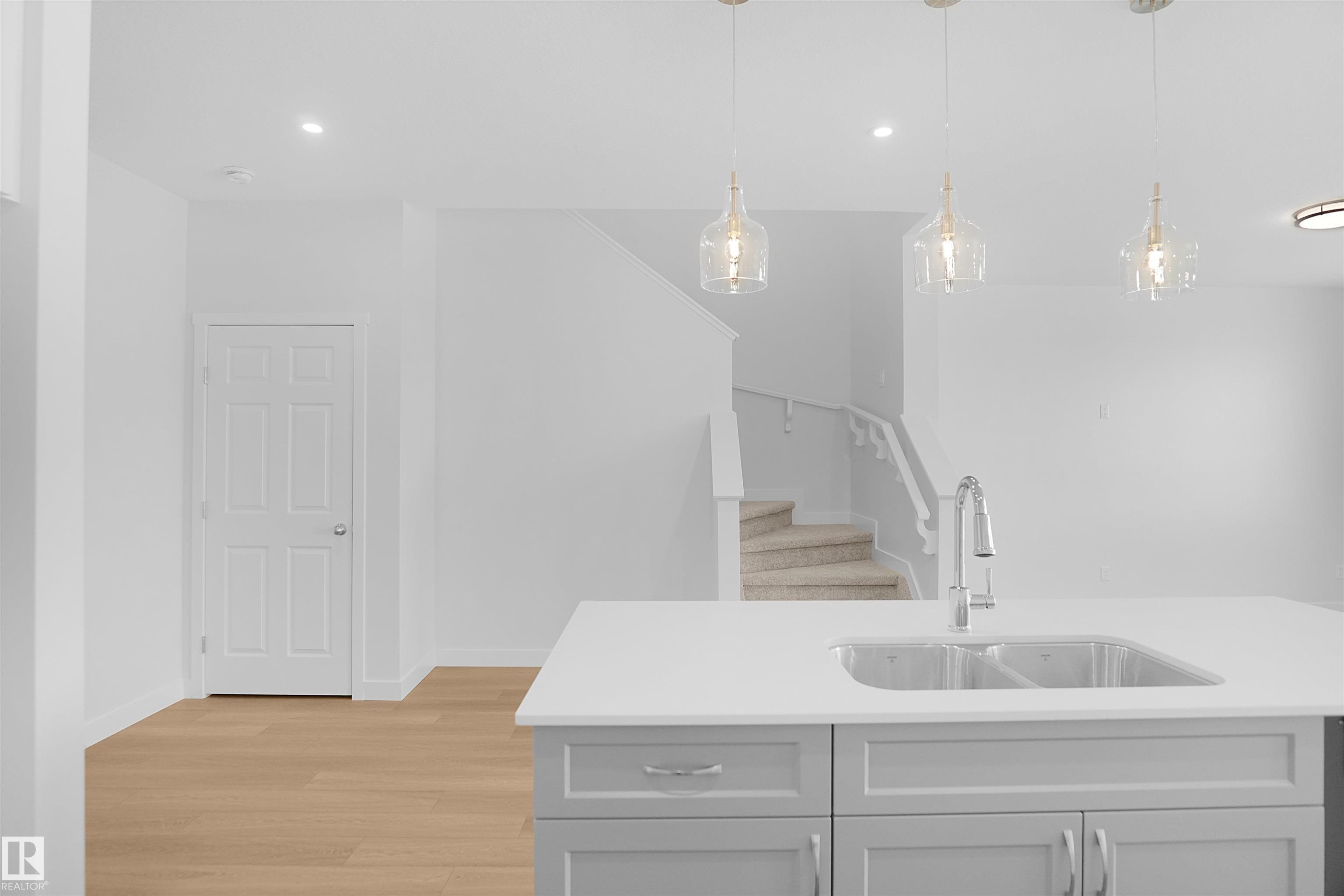 












2124 210 Street

,
Edmonton,




AB
T6M 1P7

