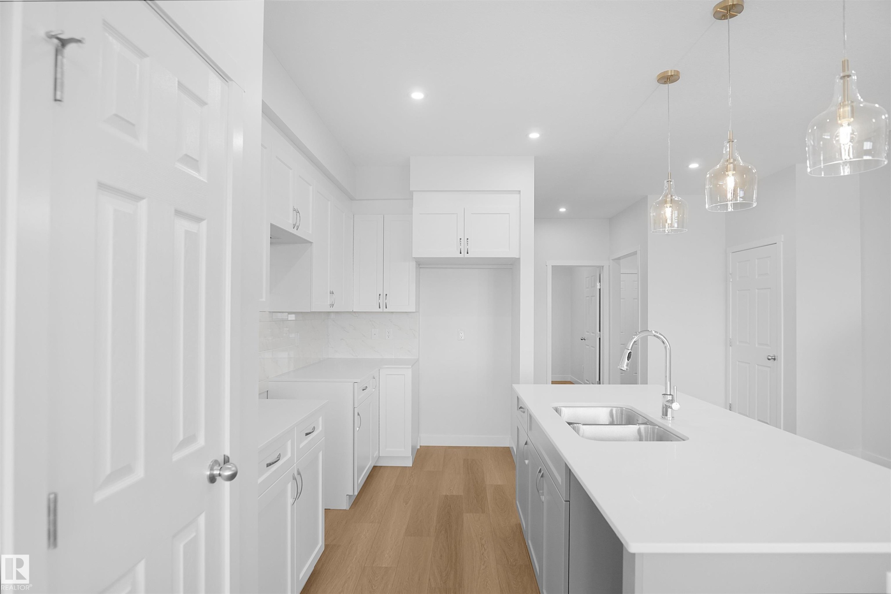 












2124 210 Street

,
Edmonton,




AB
T6M 1P7

