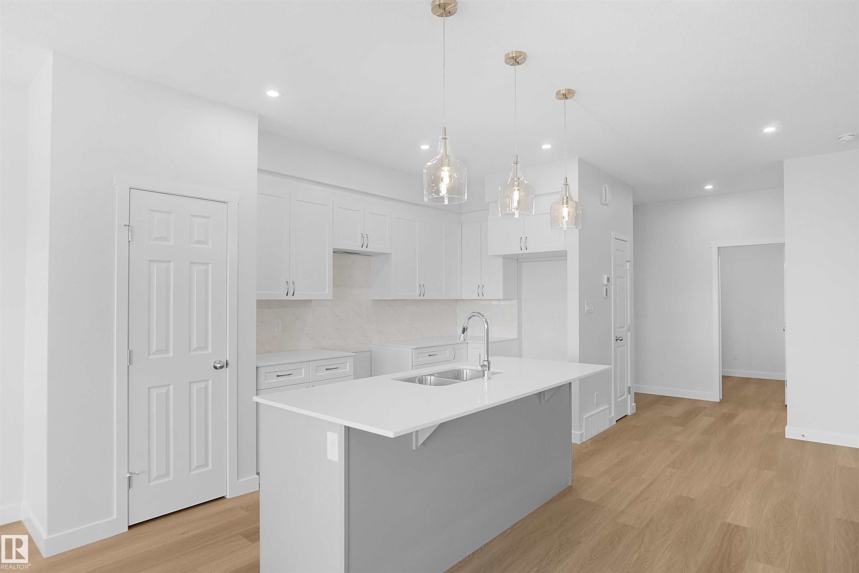 












2124 210 Street

,
Edmonton,




AB
T6M 1P7

