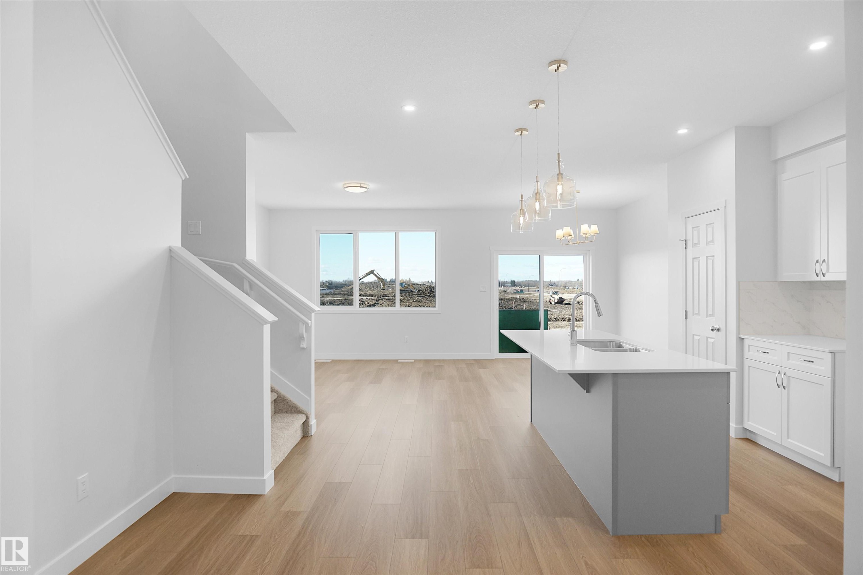 












2124 210 Street

,
Edmonton,




AB
T6M 1P7

