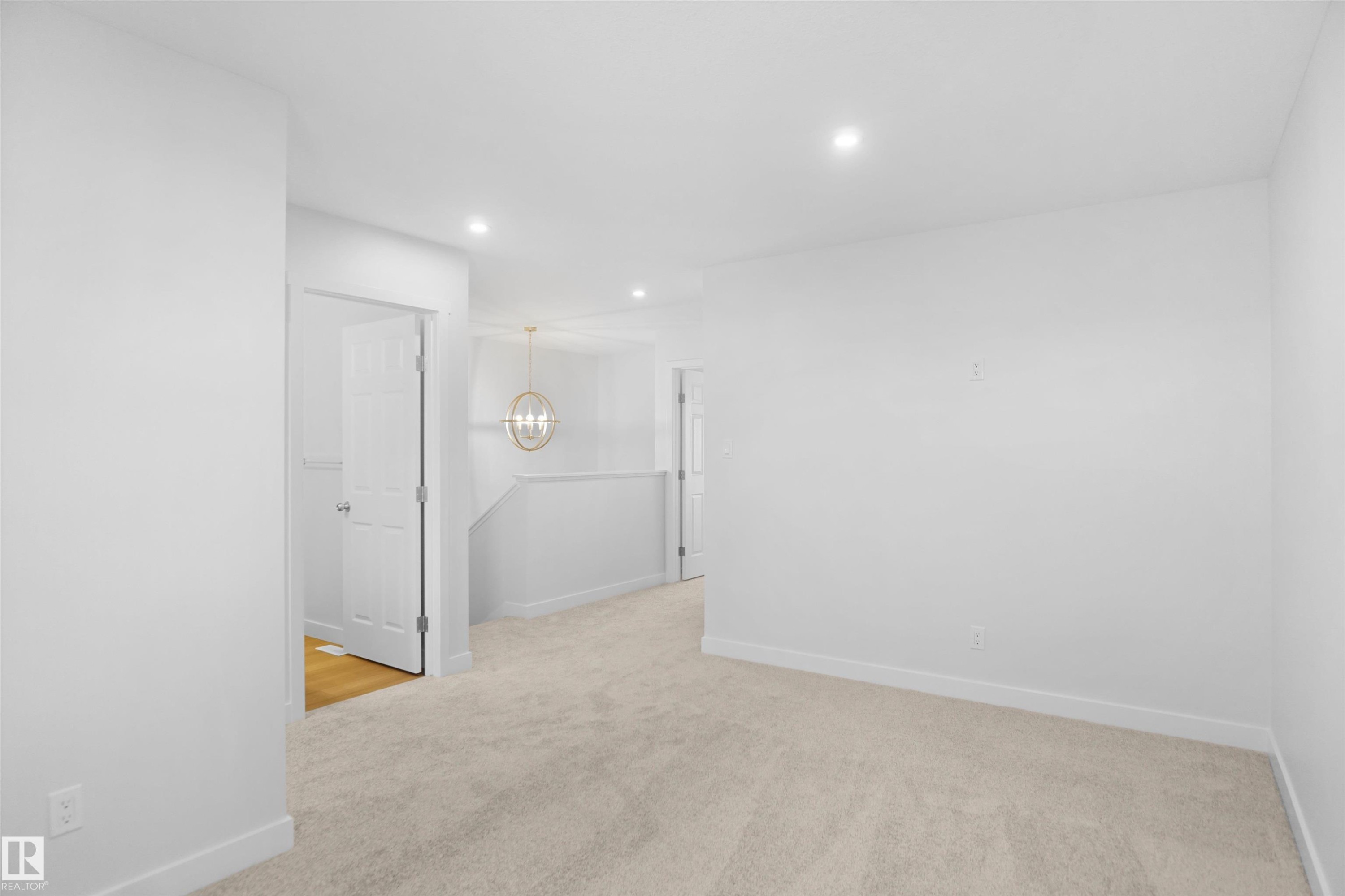 












2124 210 Street

,
Edmonton,




AB
T6M 1P7

