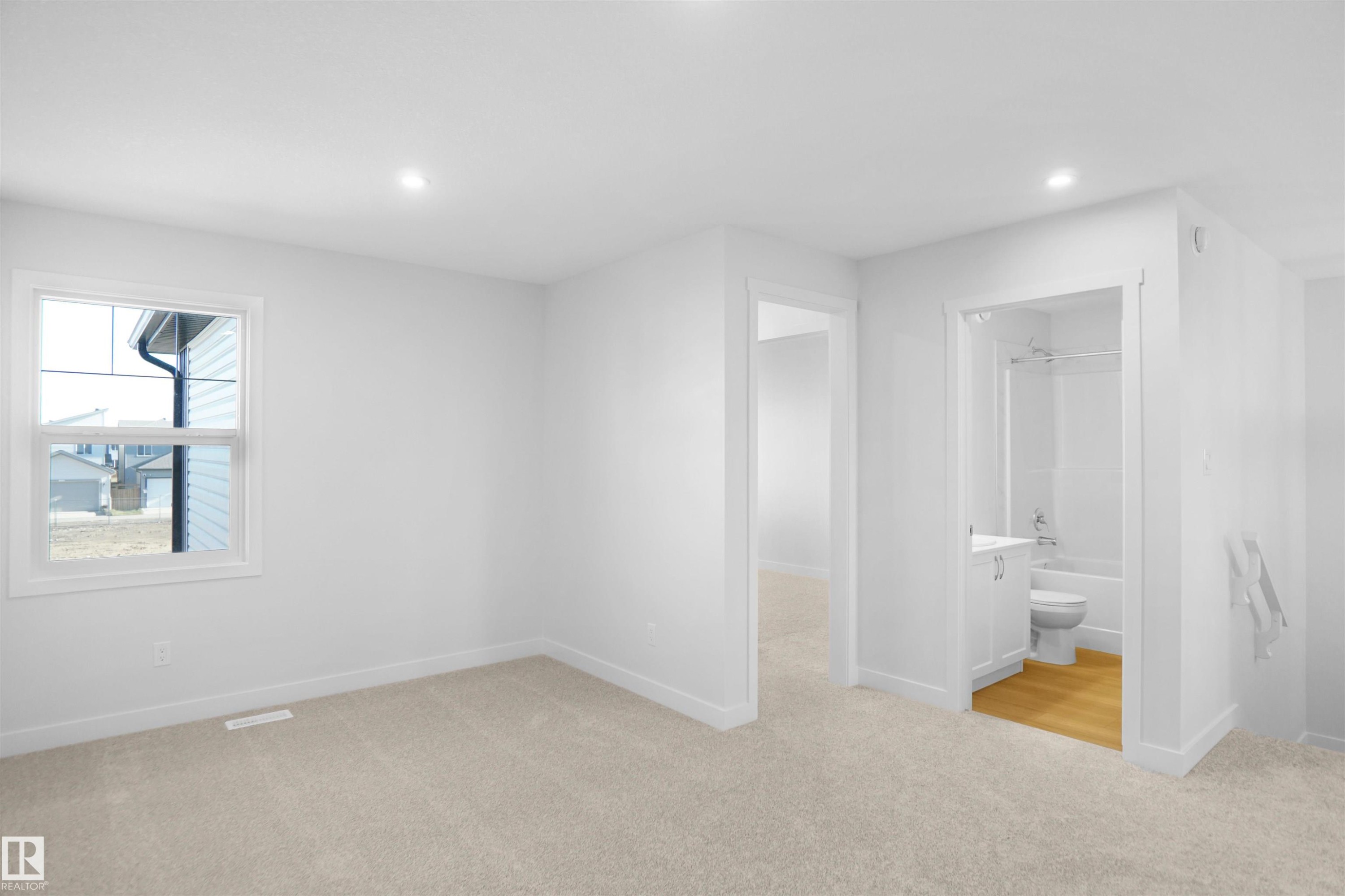 












2124 210 Street

,
Edmonton,




AB
T6M 1P7

