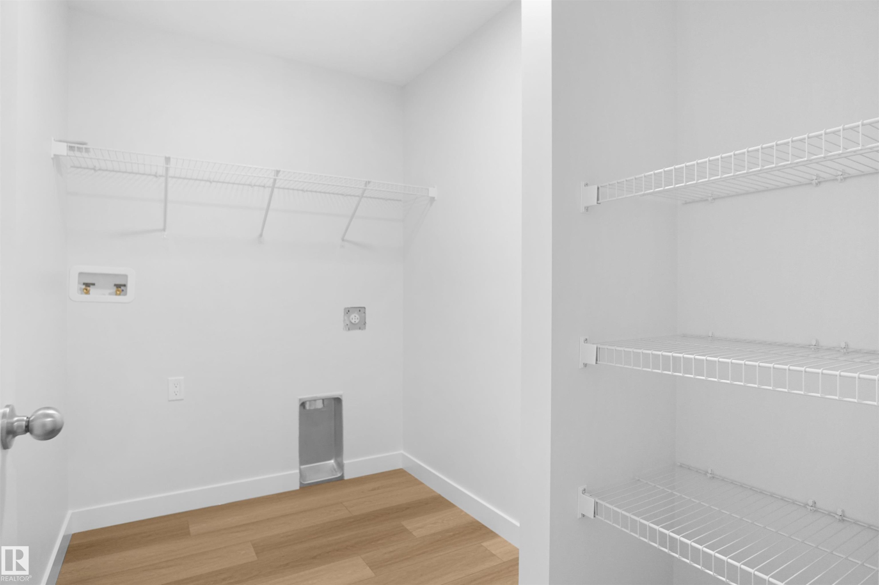 












2124 210 Street

,
Edmonton,




AB
T6M 1P7

