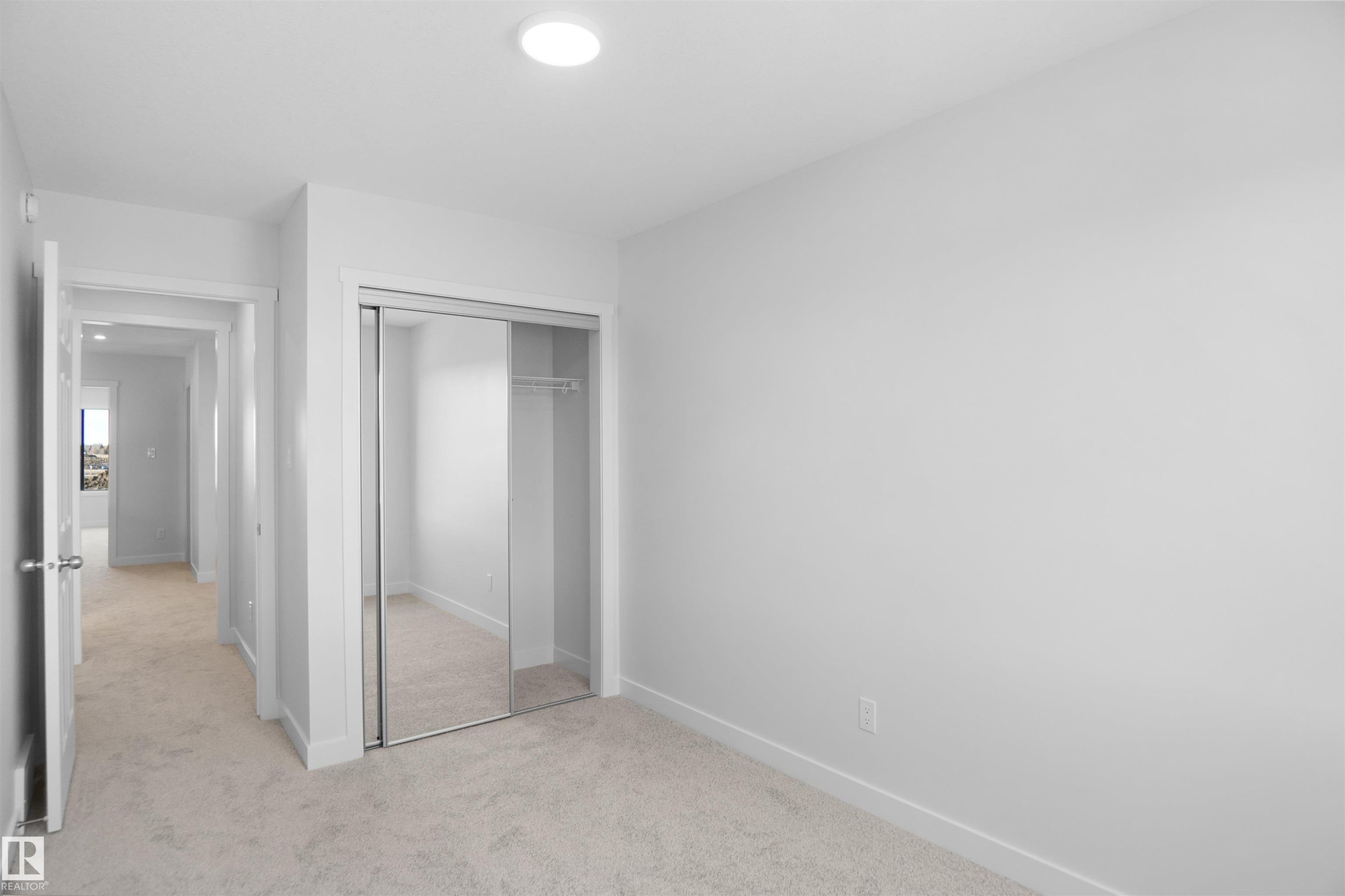 












2124 210 Street

,
Edmonton,




AB
T6M 1P7

