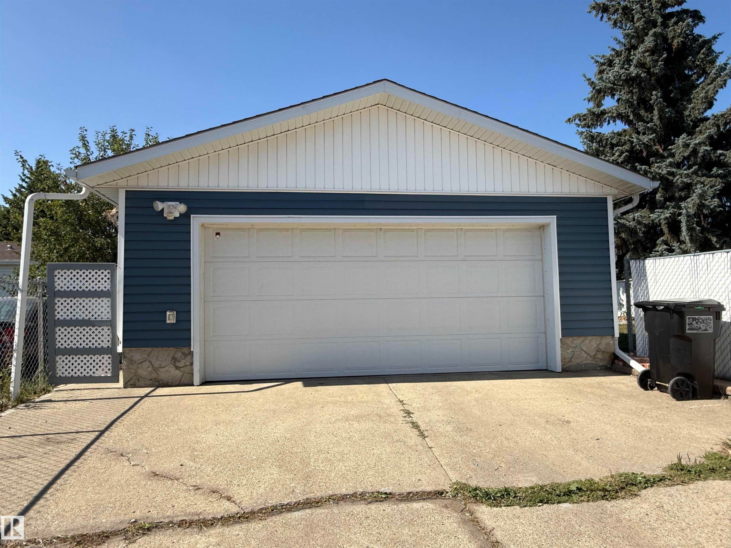 












14919 96 Street NW

,
Edmonton,




AB
T5E 4B9

