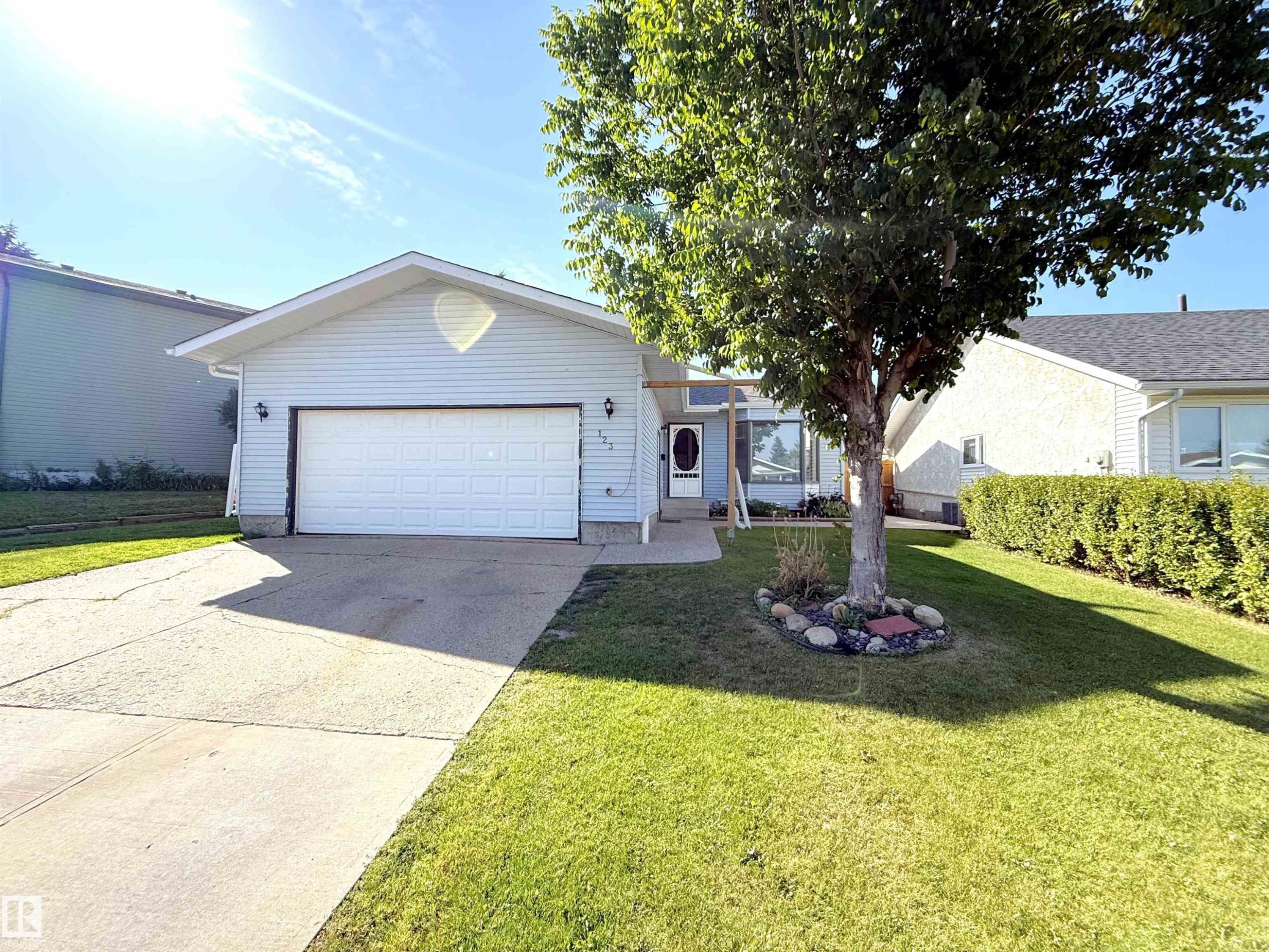 












123 WESTBOURNE Road

,
Spruce Grove,




AB
T7X 1S3

