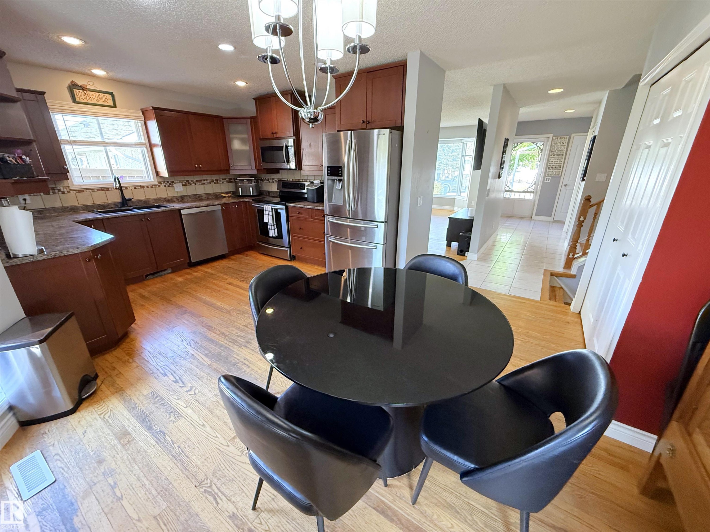 












123 WESTBOURNE Road

,
Spruce Grove,




AB
T7X 1S3

