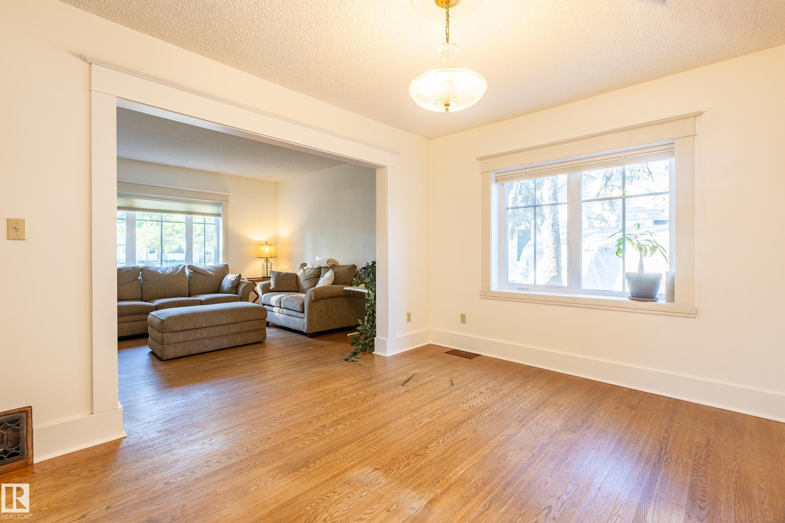 












10016 105 Street

,
Westlock,




AB
T7P 1V2

